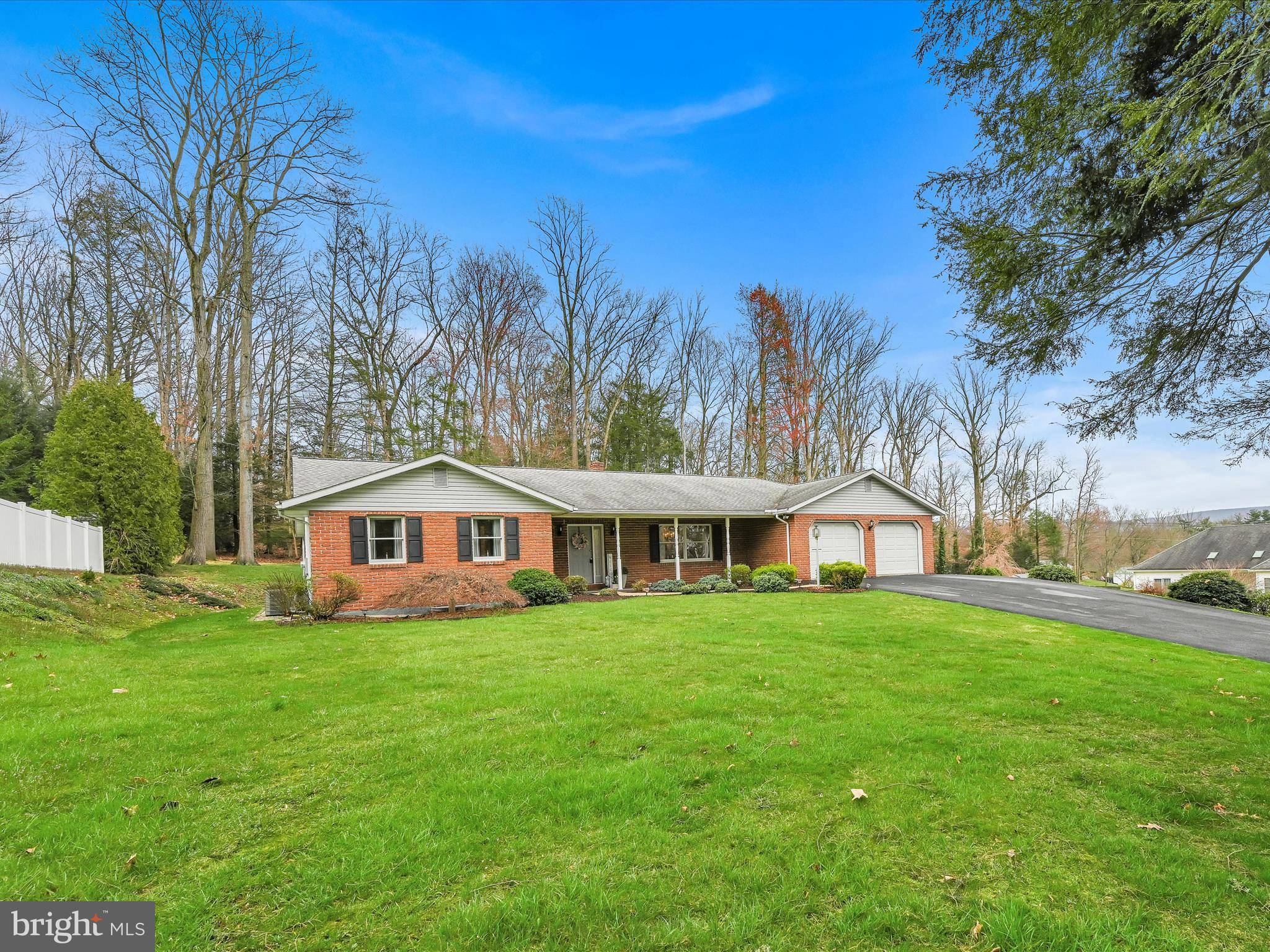 Pine Grove, PA 17963,2 HILL SIDE DR