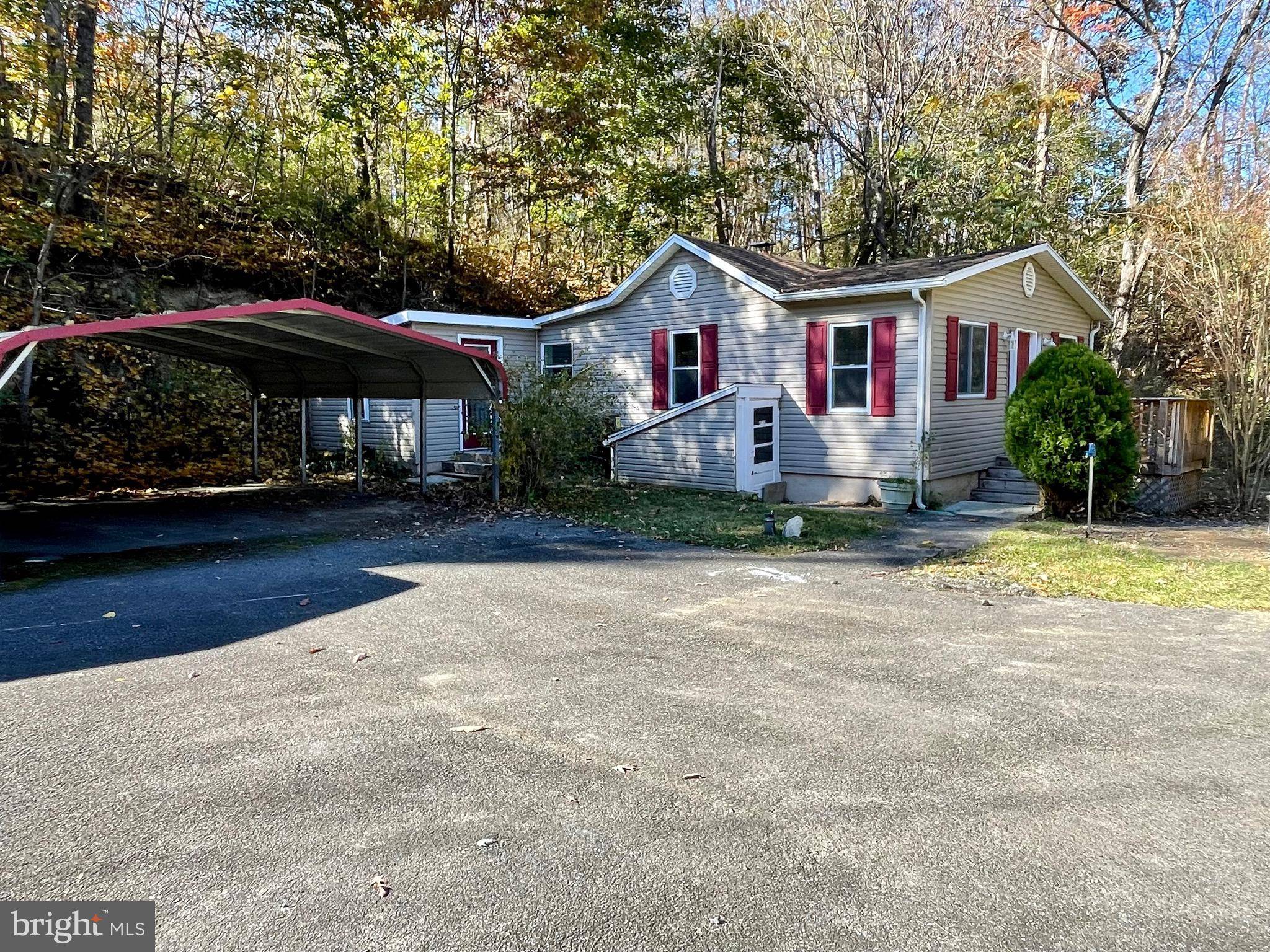 Berkeley Springs, WV 25411,502 GREENWAY DR