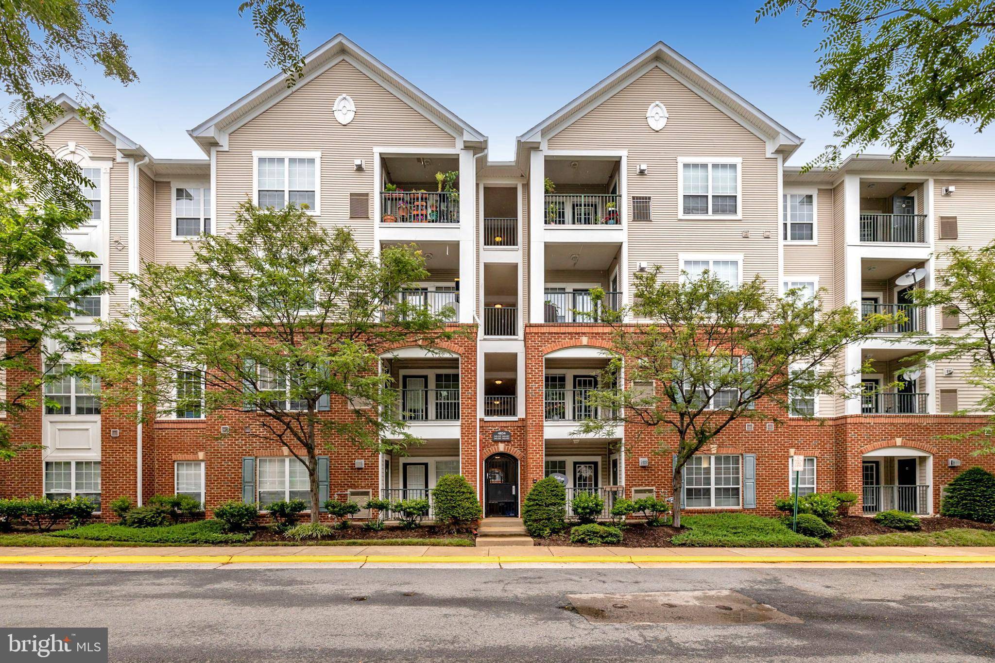 Alexandria, VA 22304,4854 EISENHOWER AVE #352