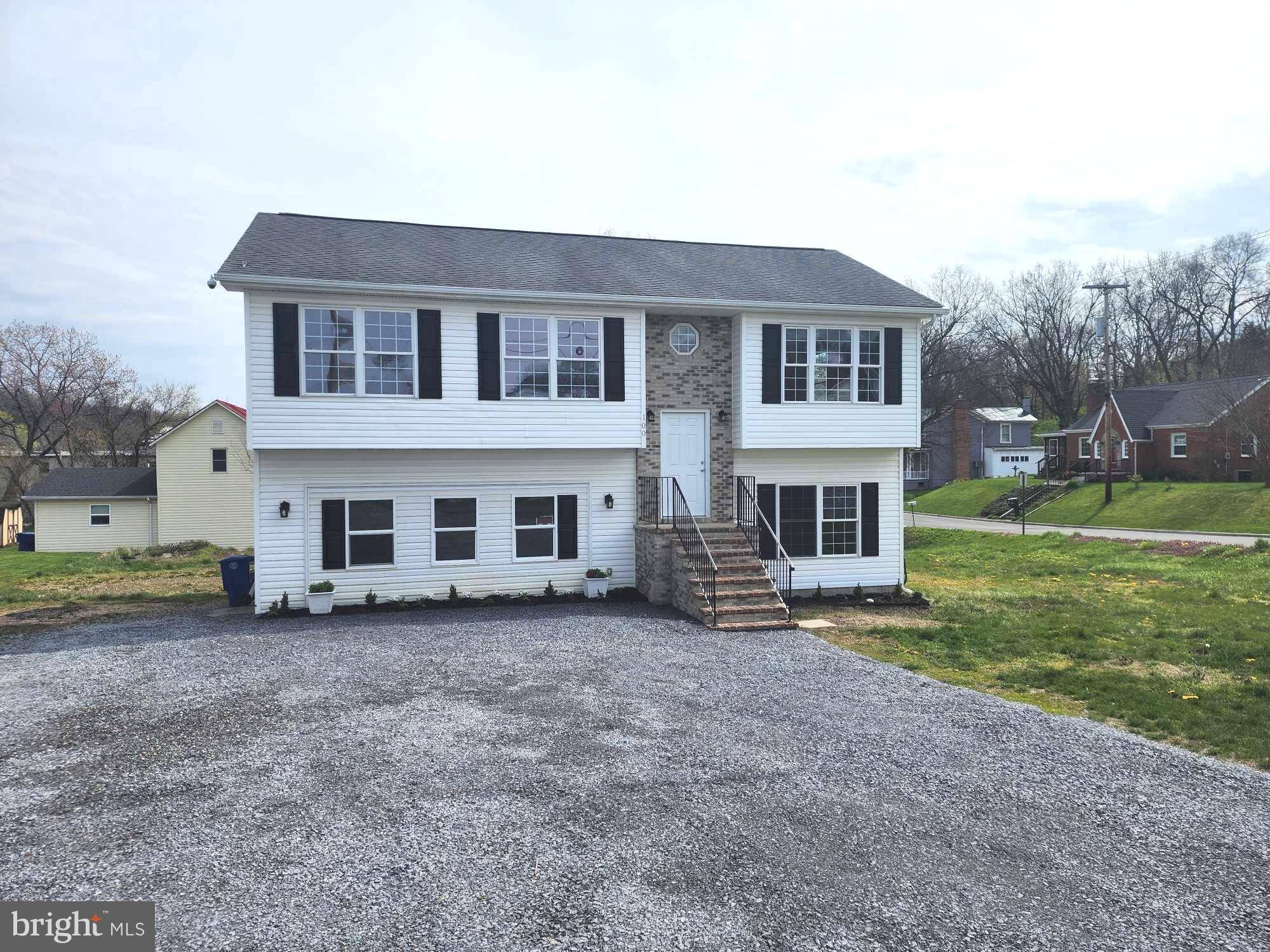 Front Royal, VA 22630,100 RUGBY ST