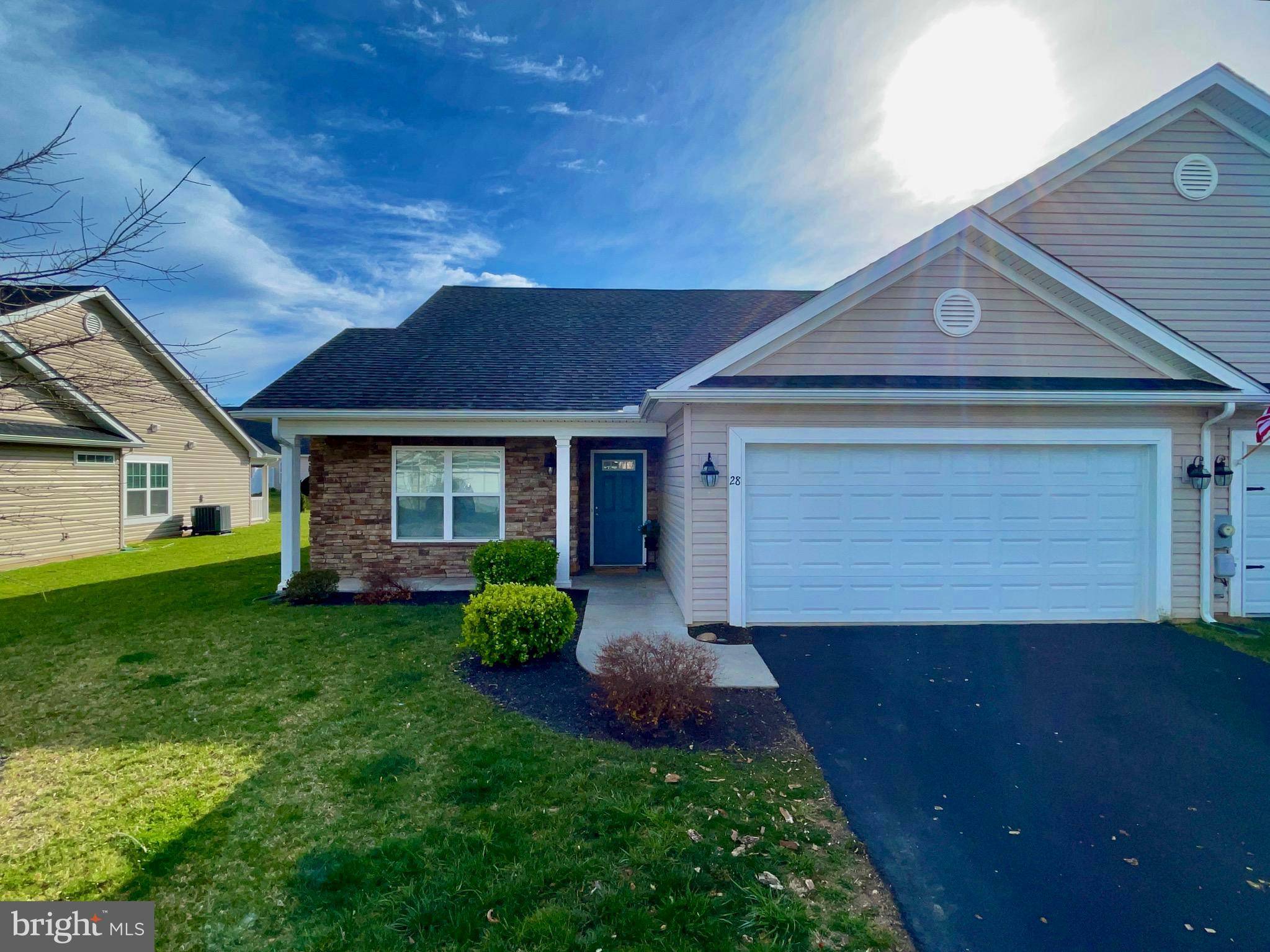 Falling Waters, WV 25419,28 COTSWOLD LN