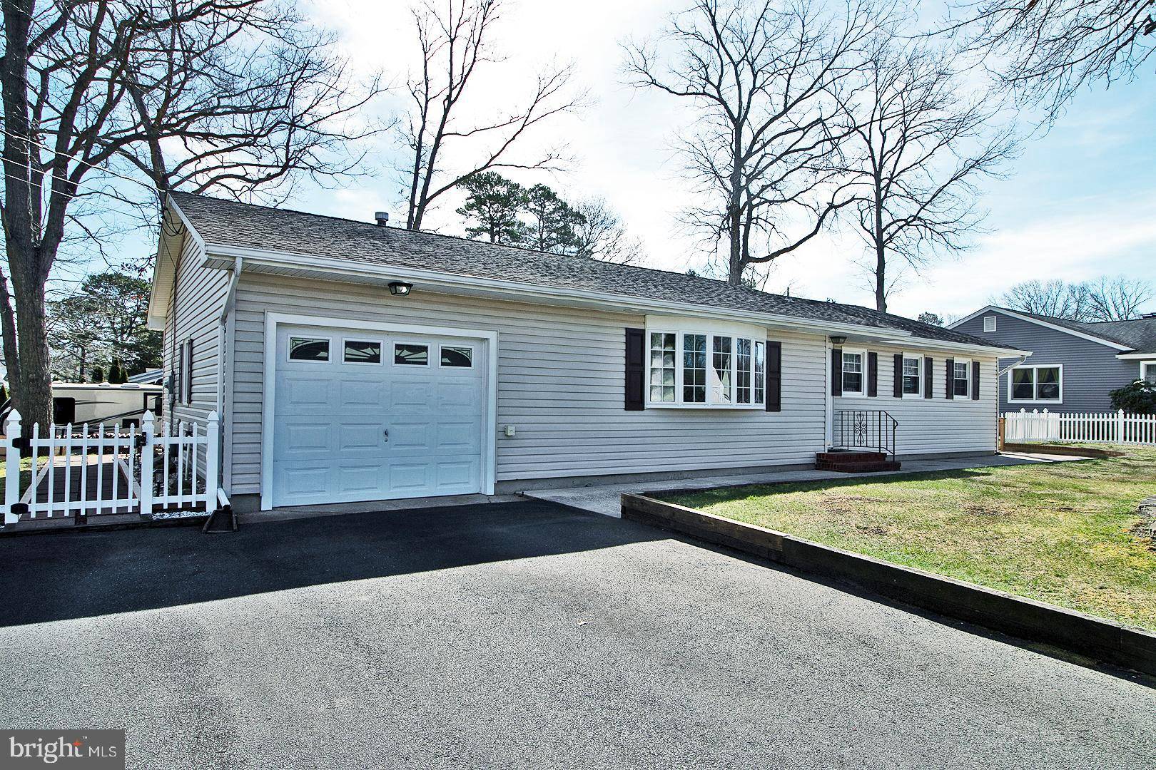 Lanoka Harbor, NJ 08734,565 LANLAC DR