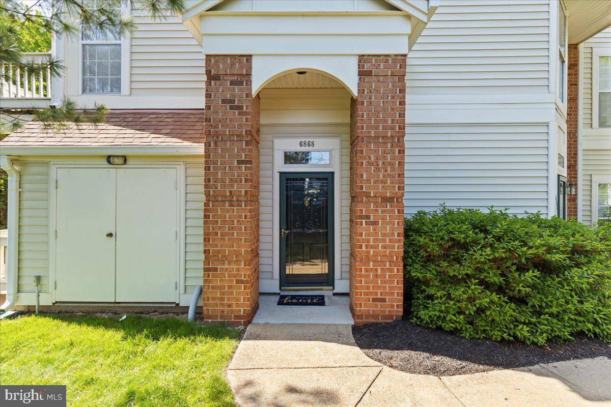 Alexandria, VA 22315,6868 BRINDLE HEATH WAY #210