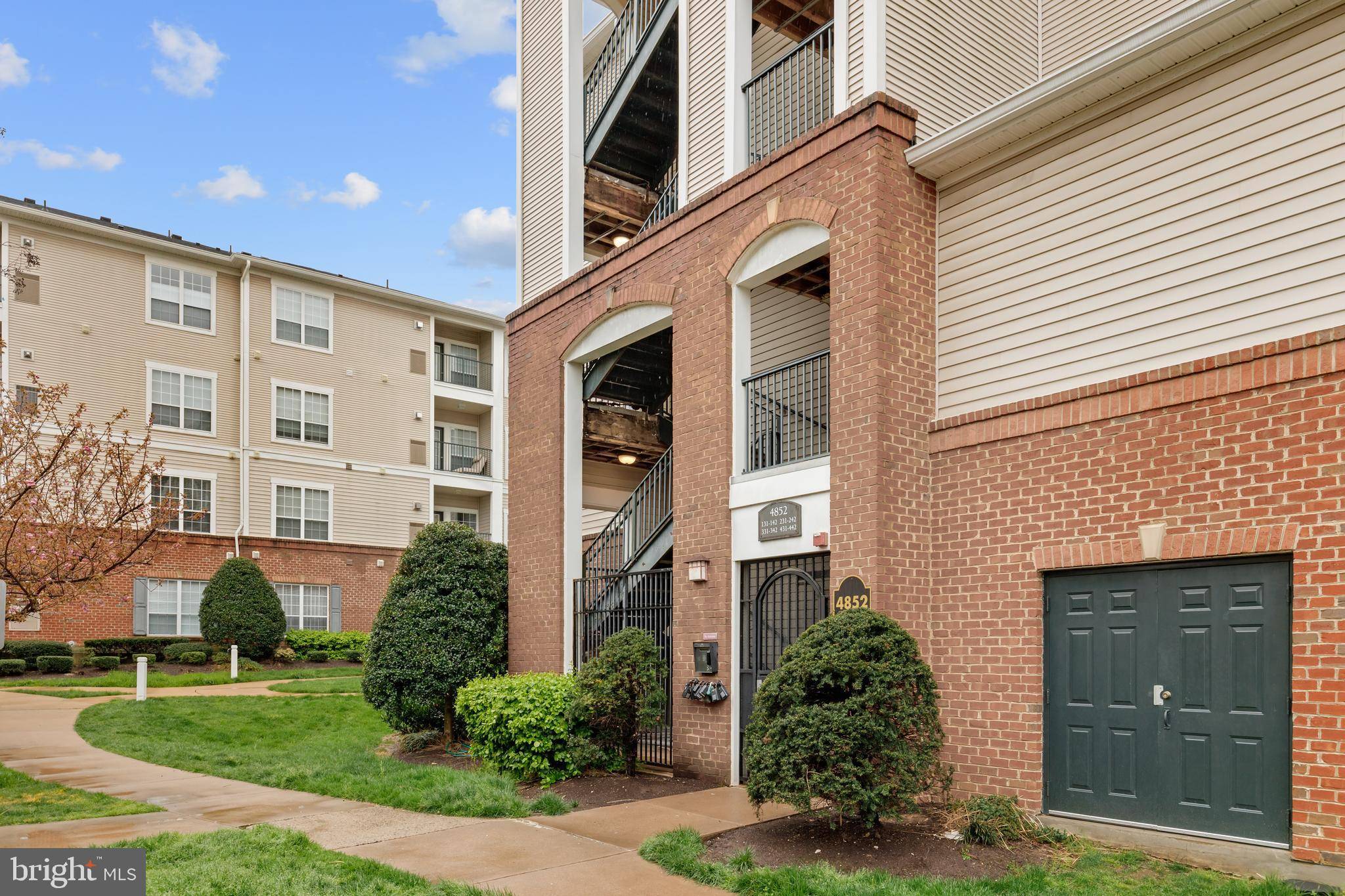 Alexandria, VA 22304,4852 EISENHOWER AVE #435