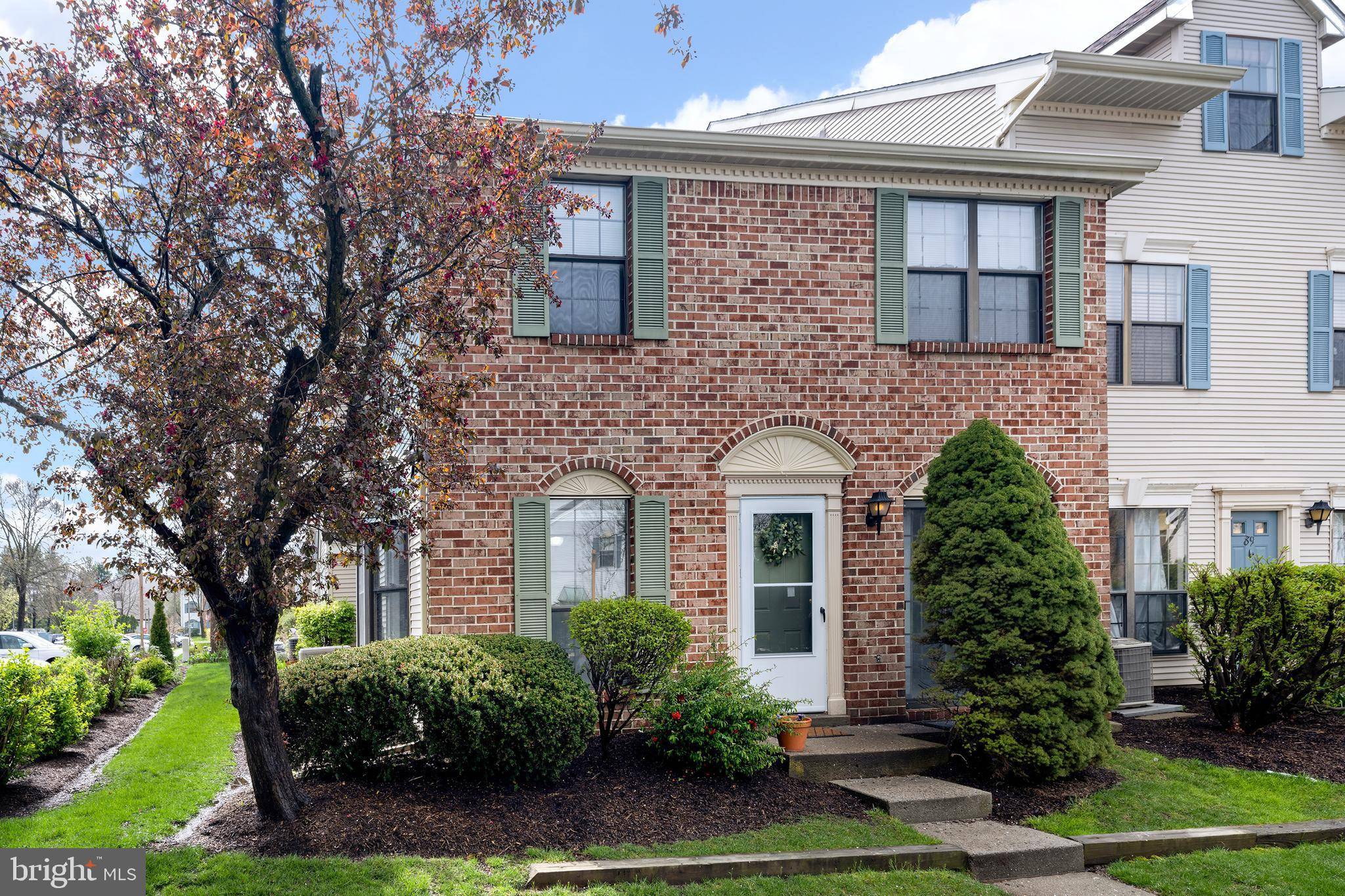 Lawrence Township, NJ 08648,90 ONEILL CT