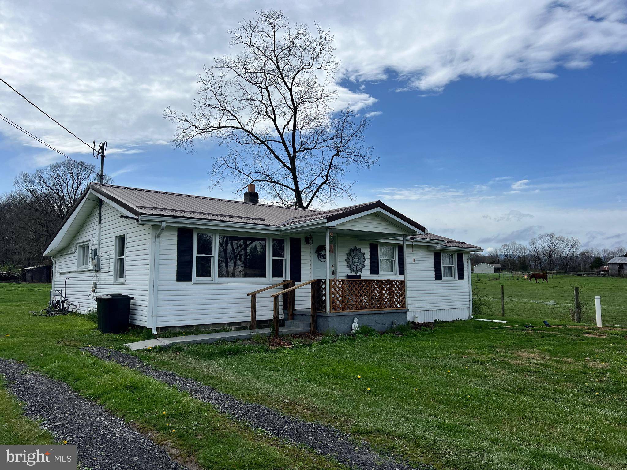 Moorefield, WV 26836,82 SECOND LN