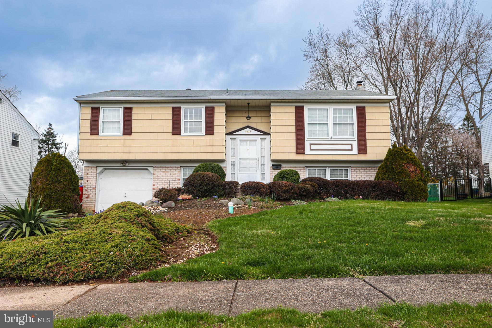 Warminster, PA 18974,1028 CAROUSEL DR