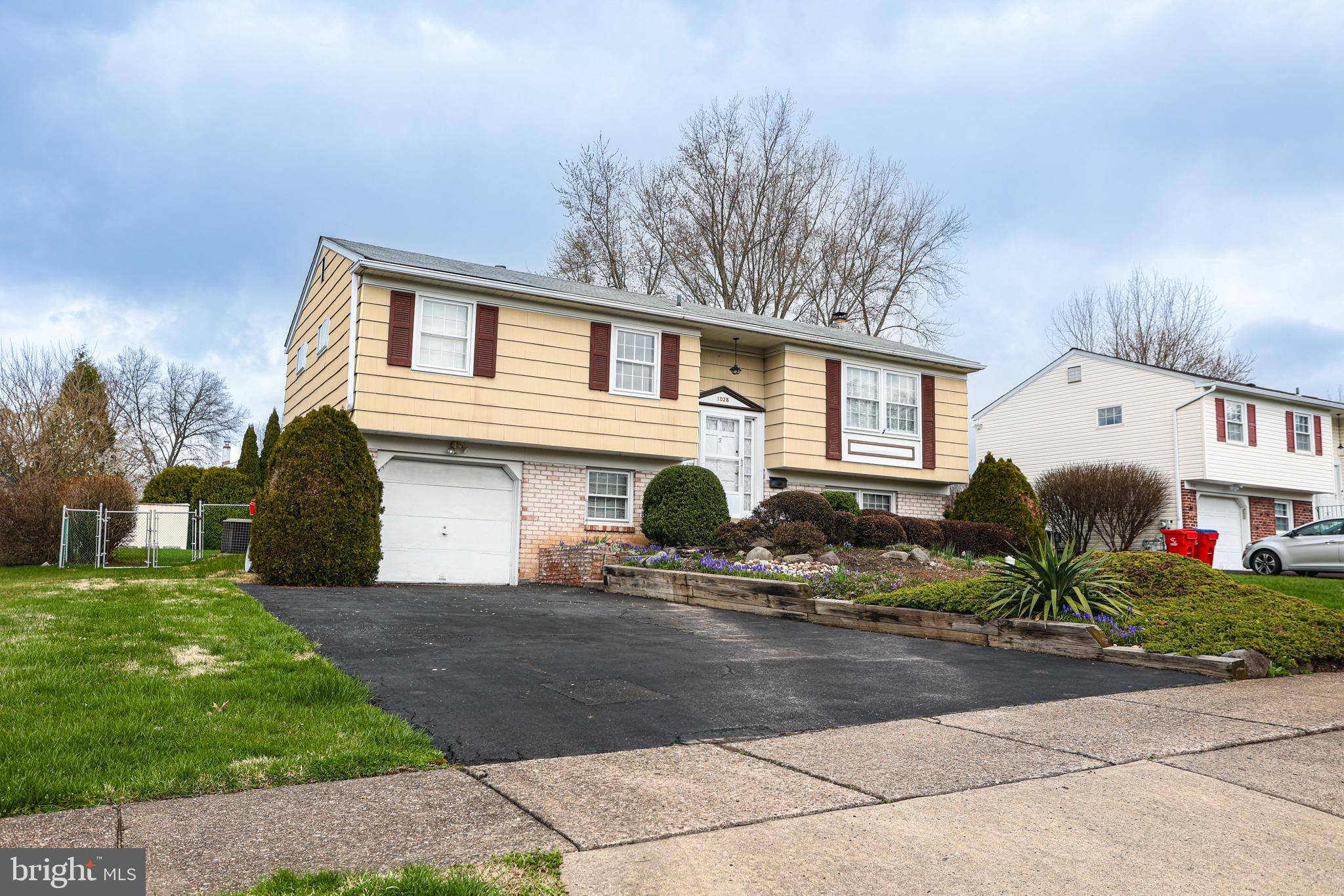 Warminster, PA 18974,1028 CAROUSEL DR