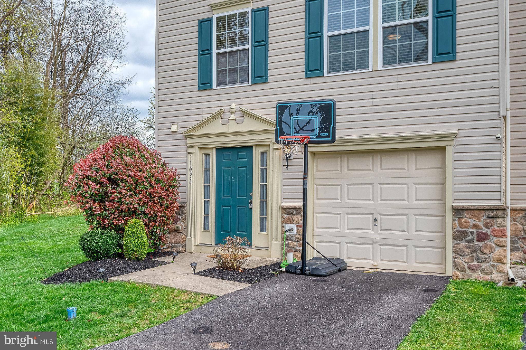 York, PA 17402,1096 HARMONY HILL LN #51