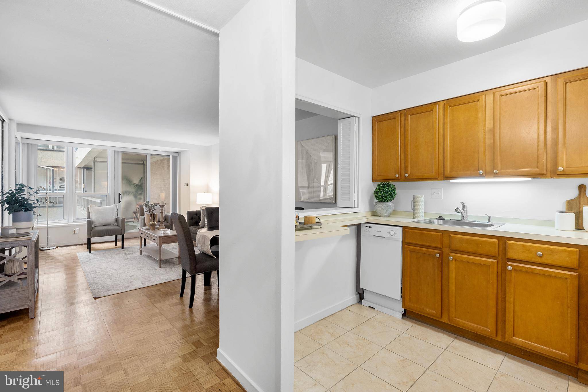 Philadelphia, PA 19103,224-30 W RITTENHOUSE SQ #1418