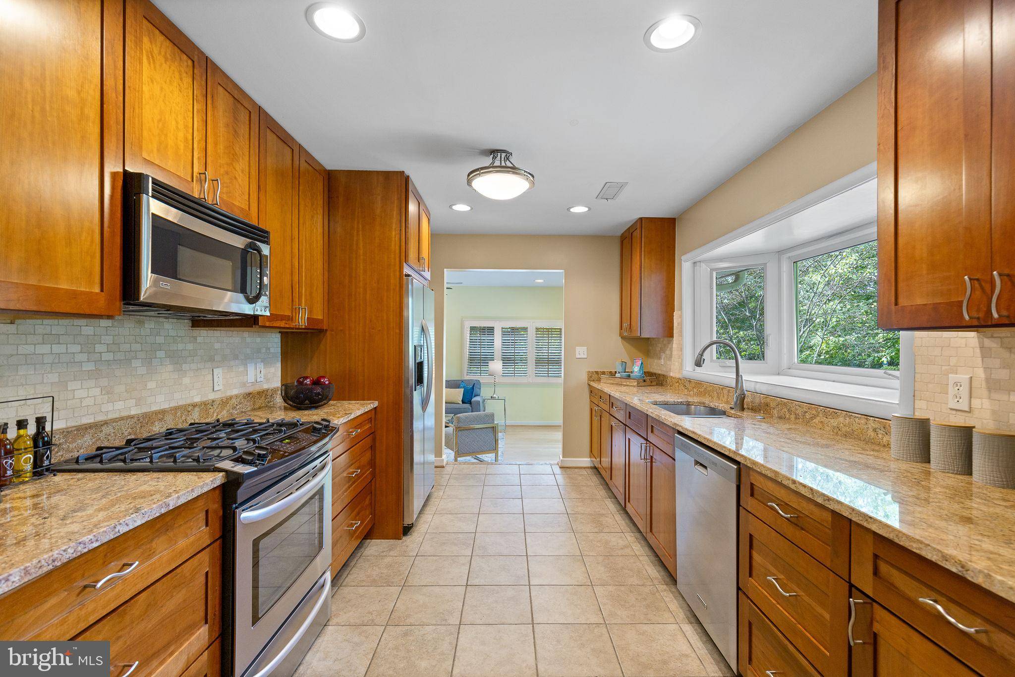 Falls Church, VA 22041,6123 BEACHWAY DR