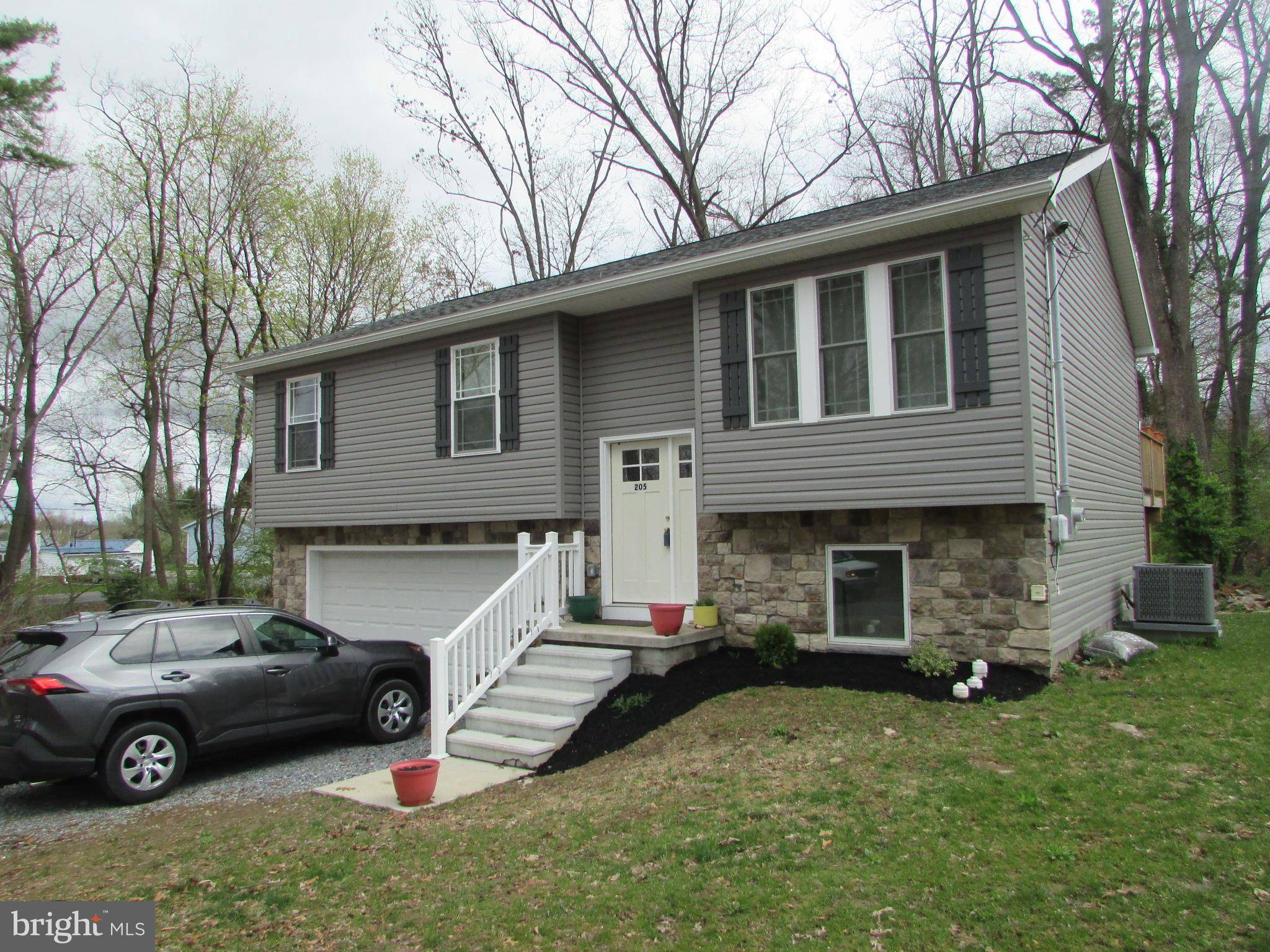 Pleasant Gap, PA 16823,205 MIDDLE ST