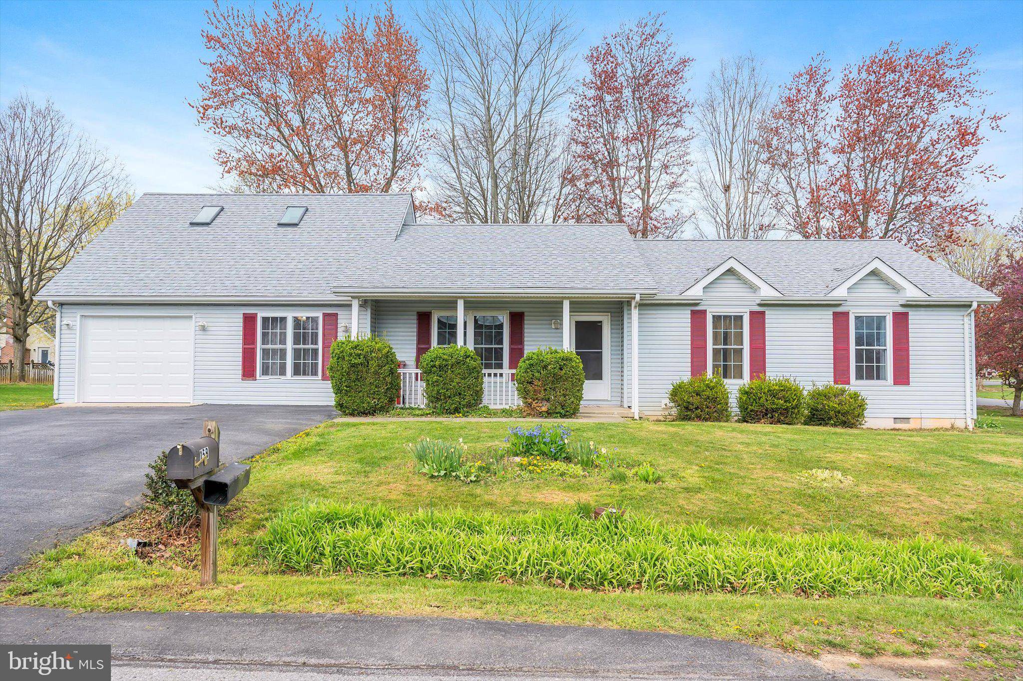 Falling Waters, WV 25419,158 AMBLER LN