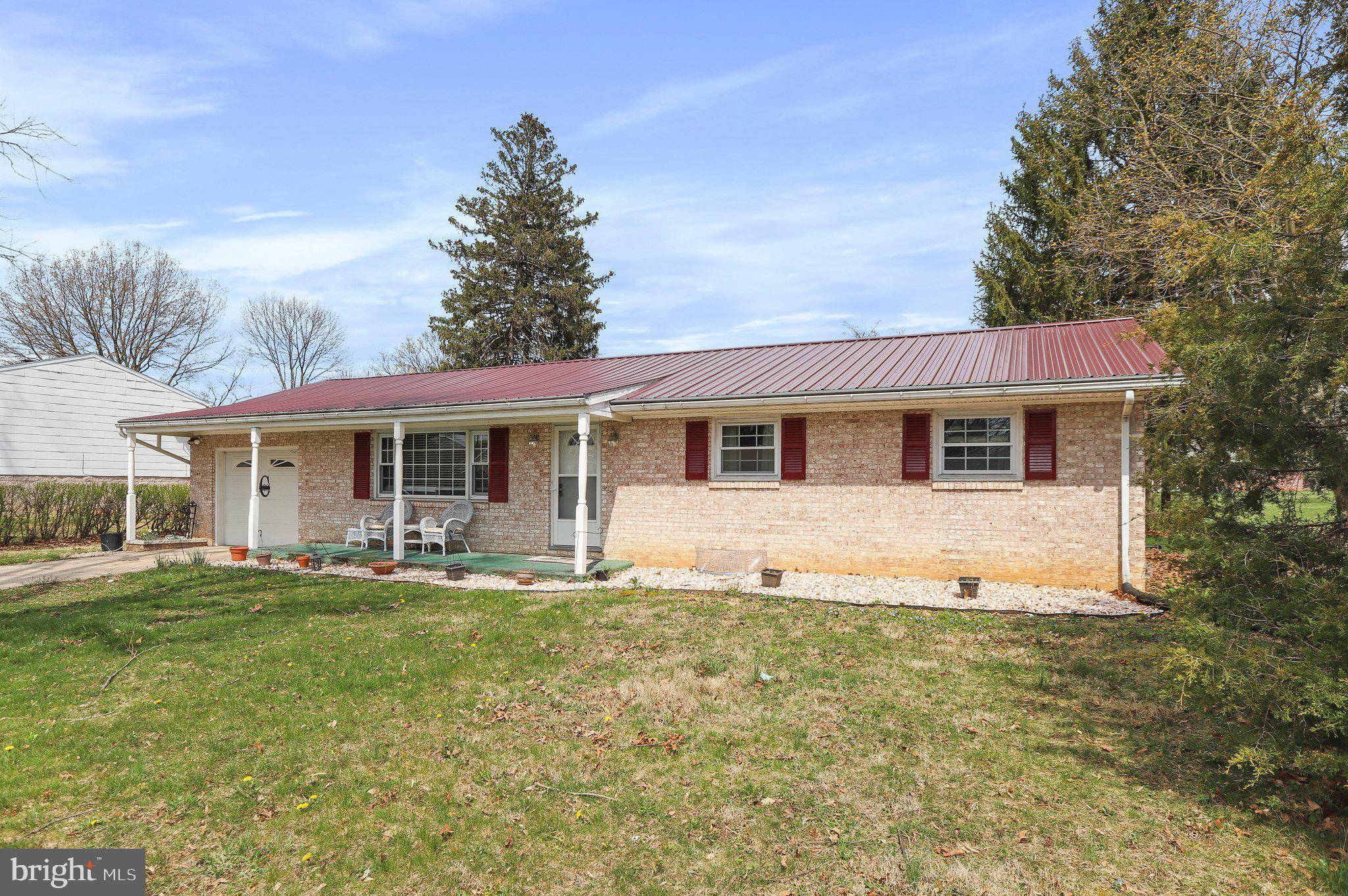 Shippensburg, PA 17257,825 CRESCENT DRIVE