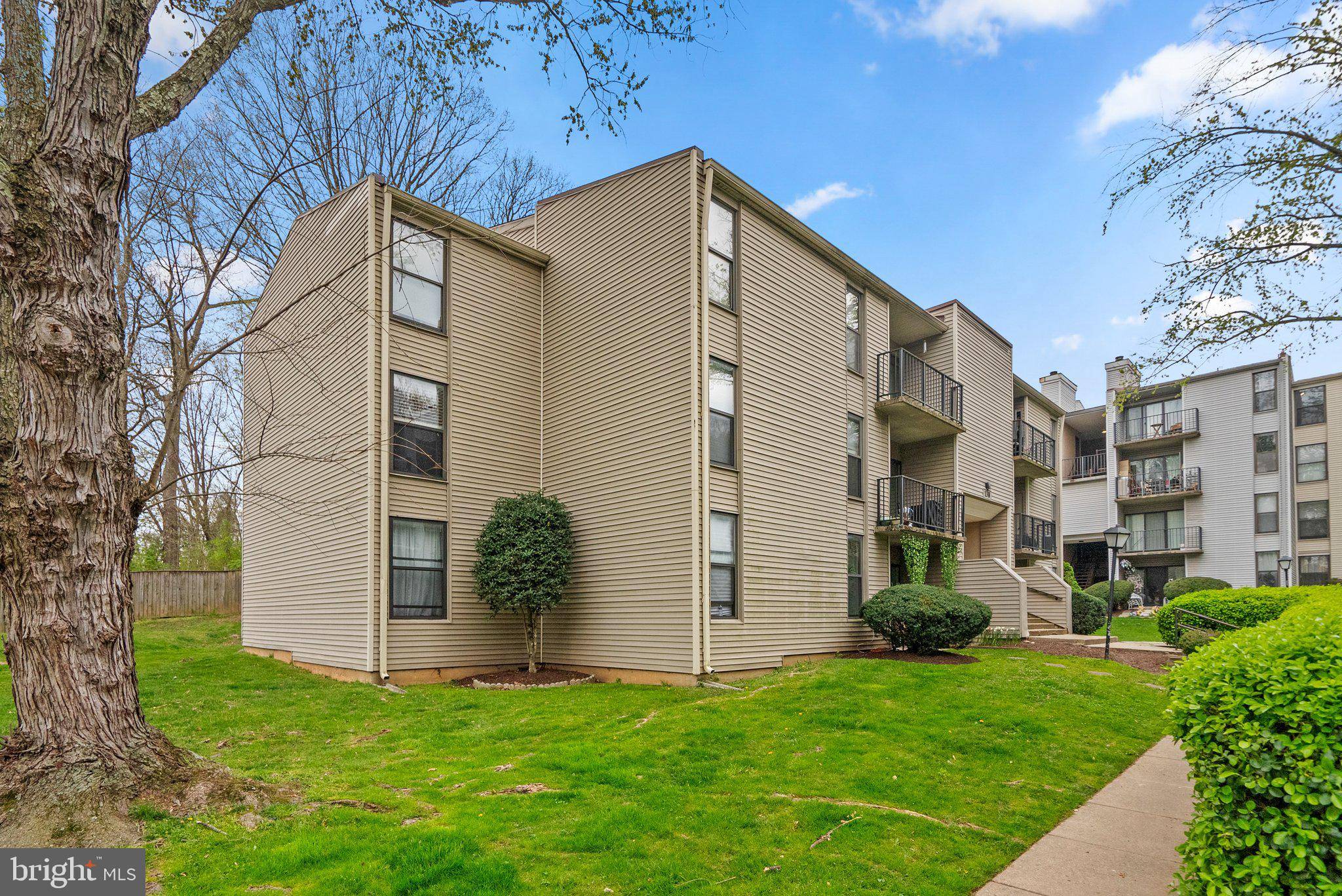 Gaithersburg, MD 20877,138 DUVALL LN #249-10