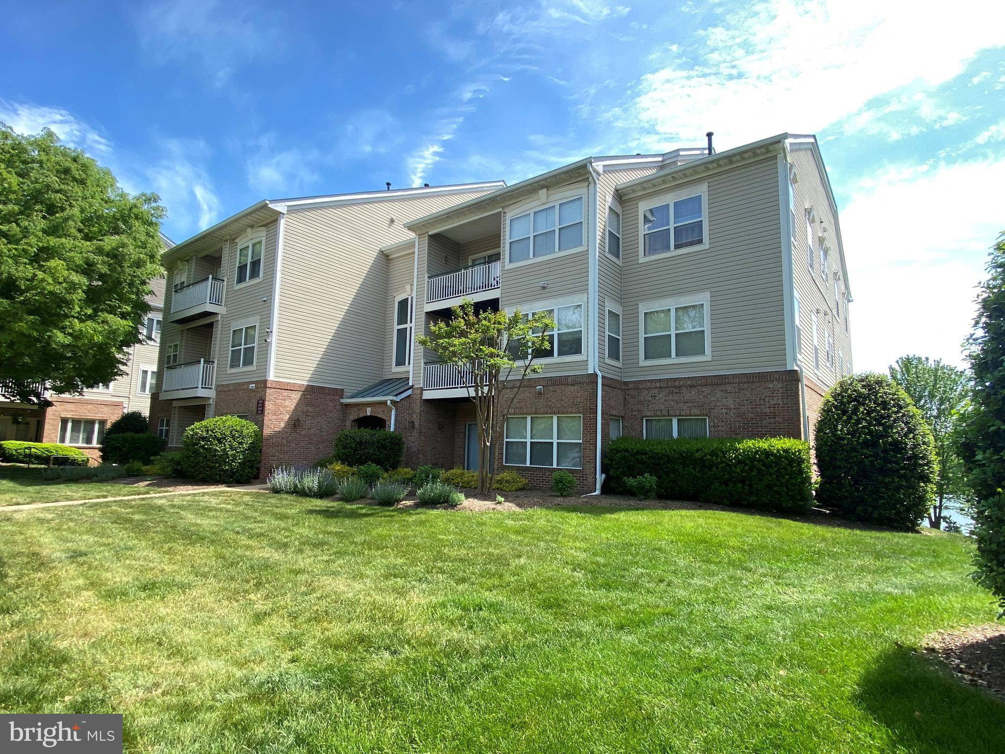 Alexandria, VA 22315,6571 GRANGE LN #304