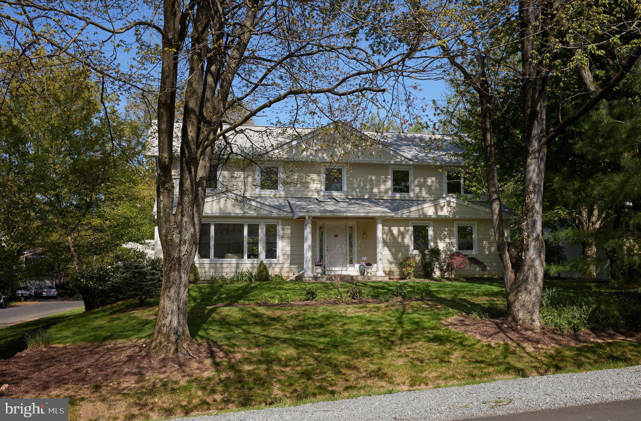 Oakton, VA 22124,2721 CLARKES LANDING DR