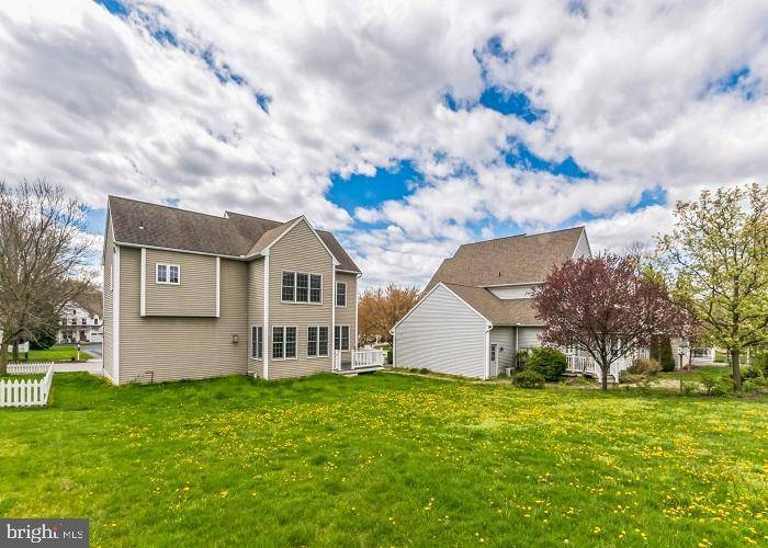 Lancaster, PA 17602,5 THICKET LN