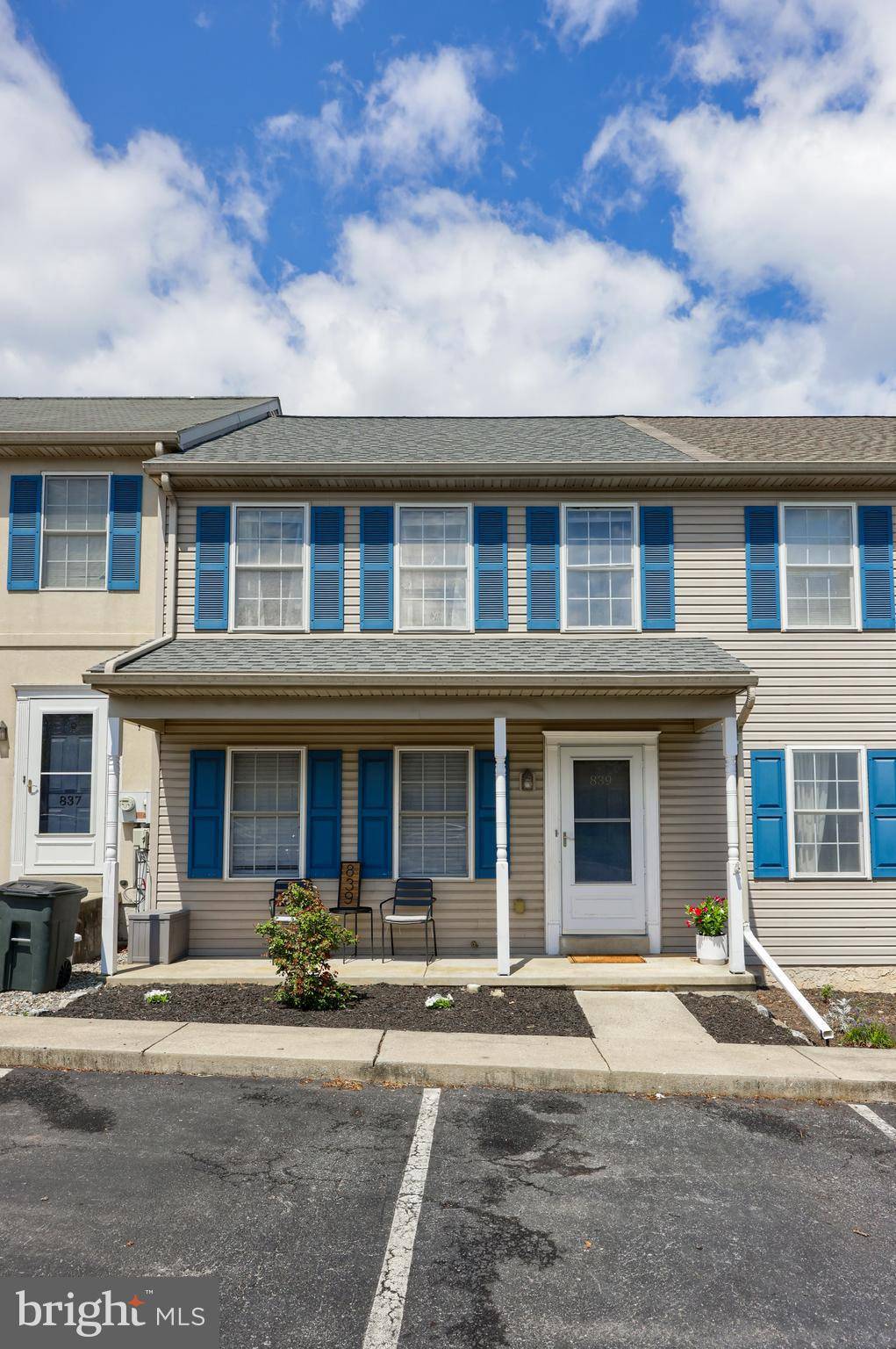 Mount Joy, PA 17552,839 KNOLL DR