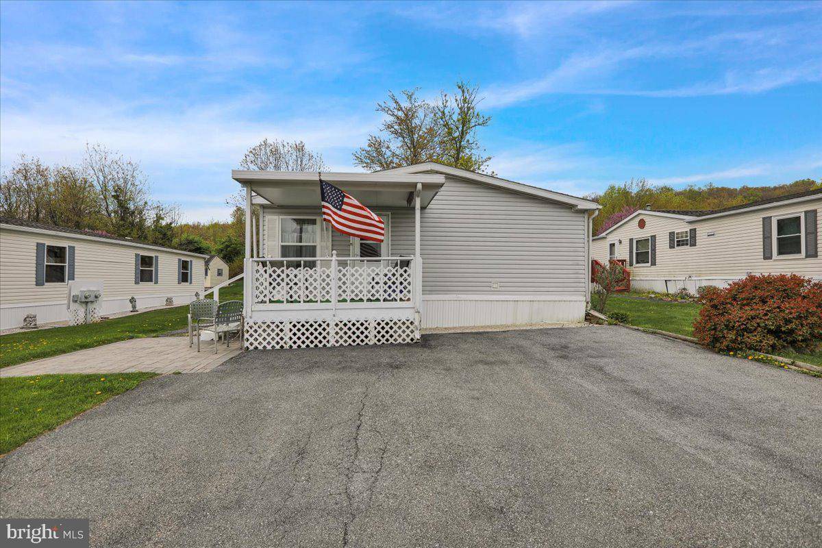 Blandon, PA 19510,29 MOUNTAIN VIEW LN