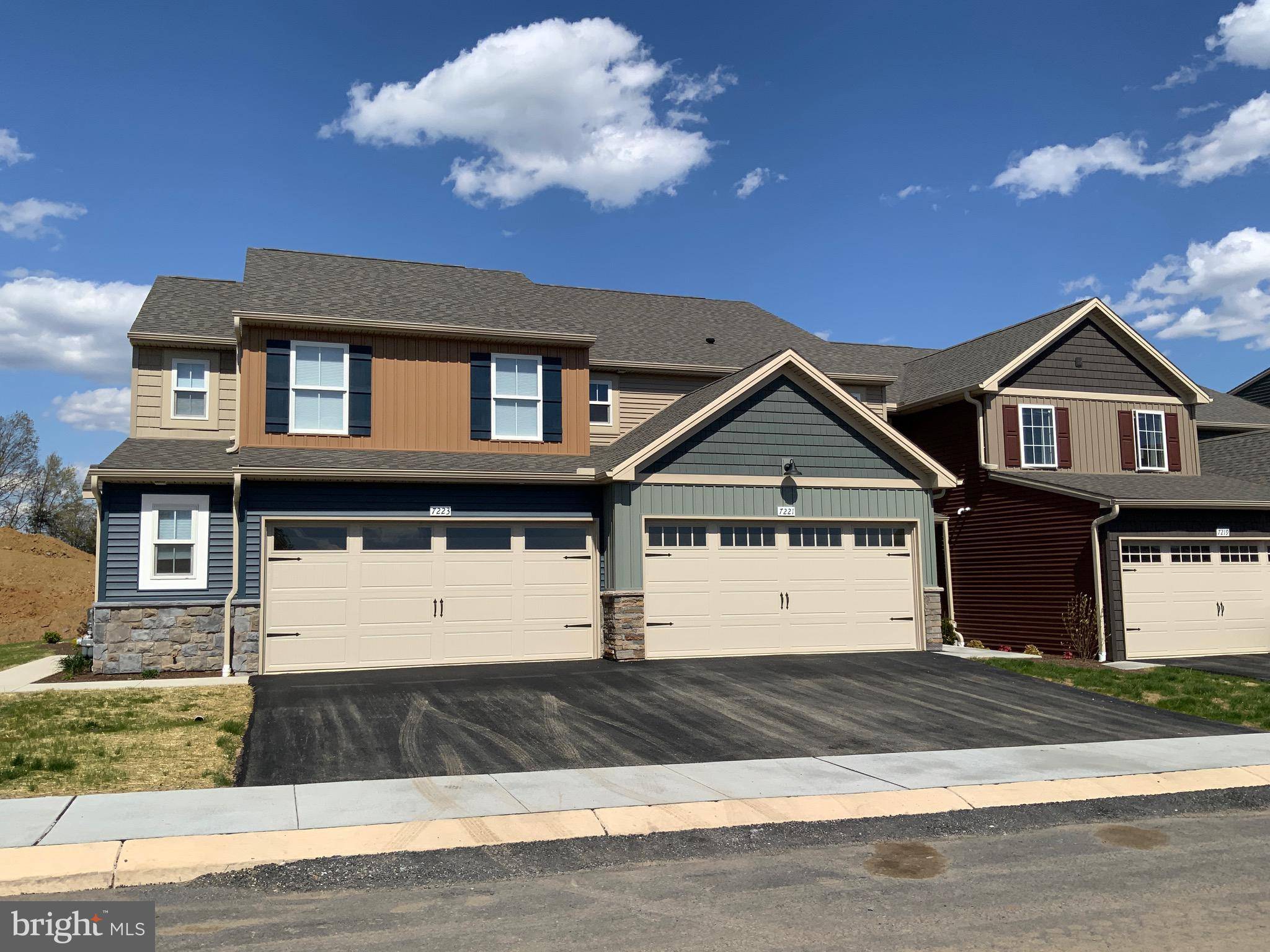 Harrisburg, PA 17112,7410 RED OAK CT