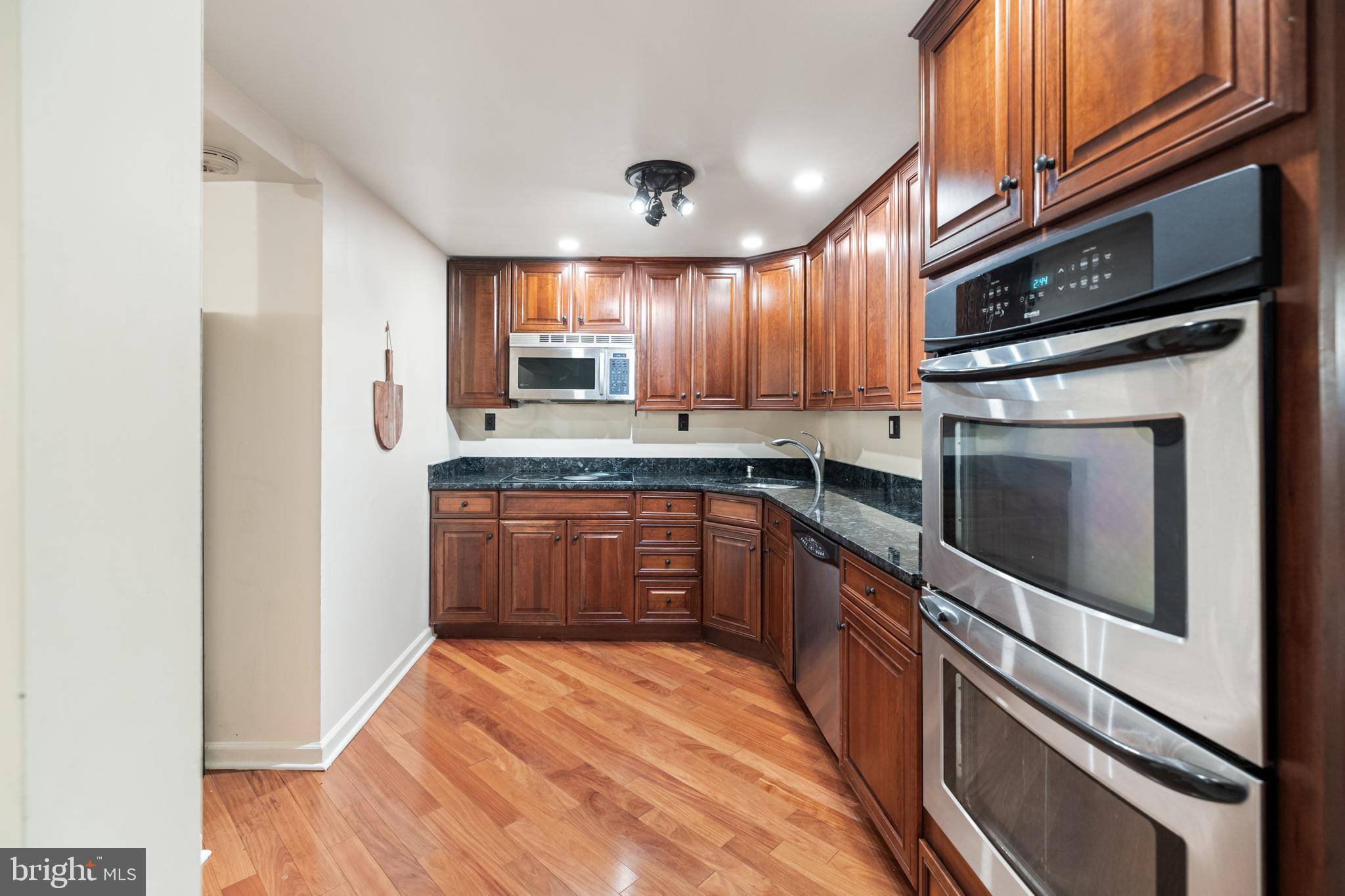 Mclean, VA 22102,7600 TREMAYNE PL #103