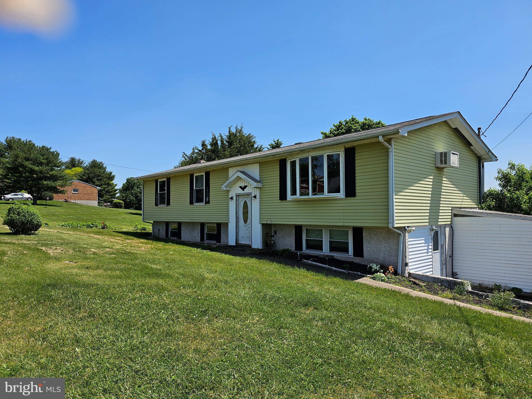 Pennsburg, PA 18073,1554 LAKESIDE RD