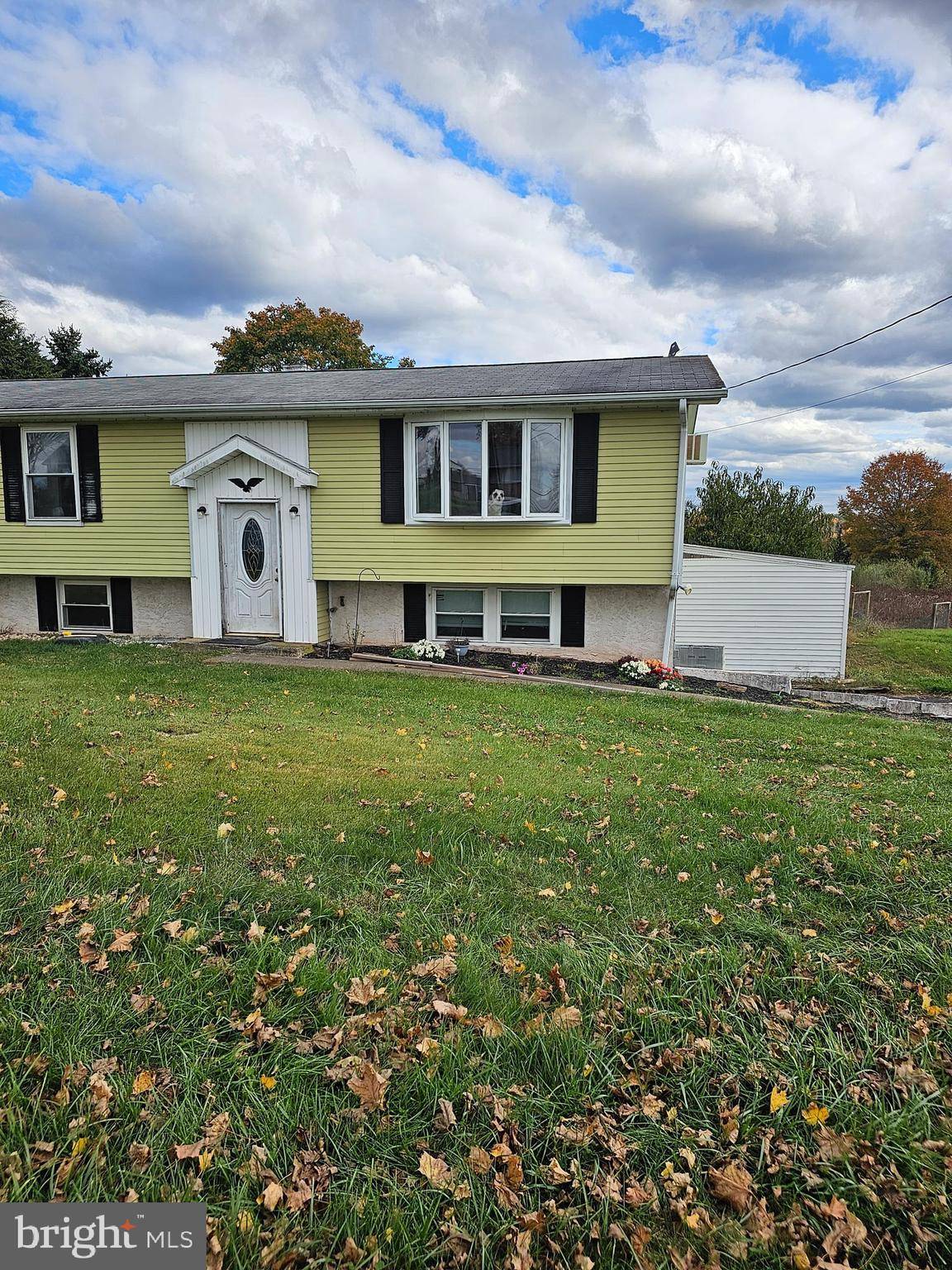 Pennsburg, PA 18073,1554 LAKESIDE RD