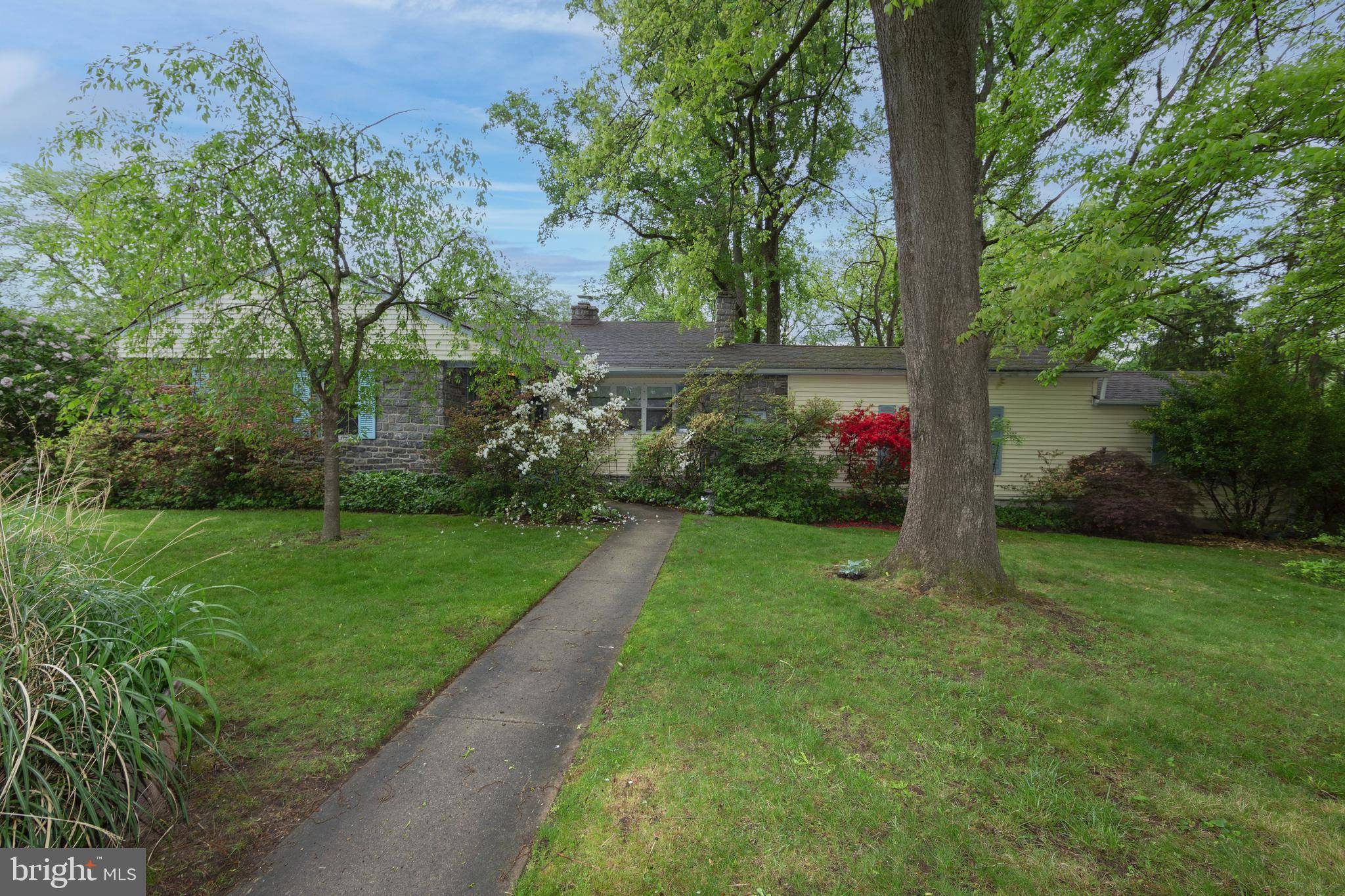 Laurel Springs, NJ 08021,531 W ELMA AVE