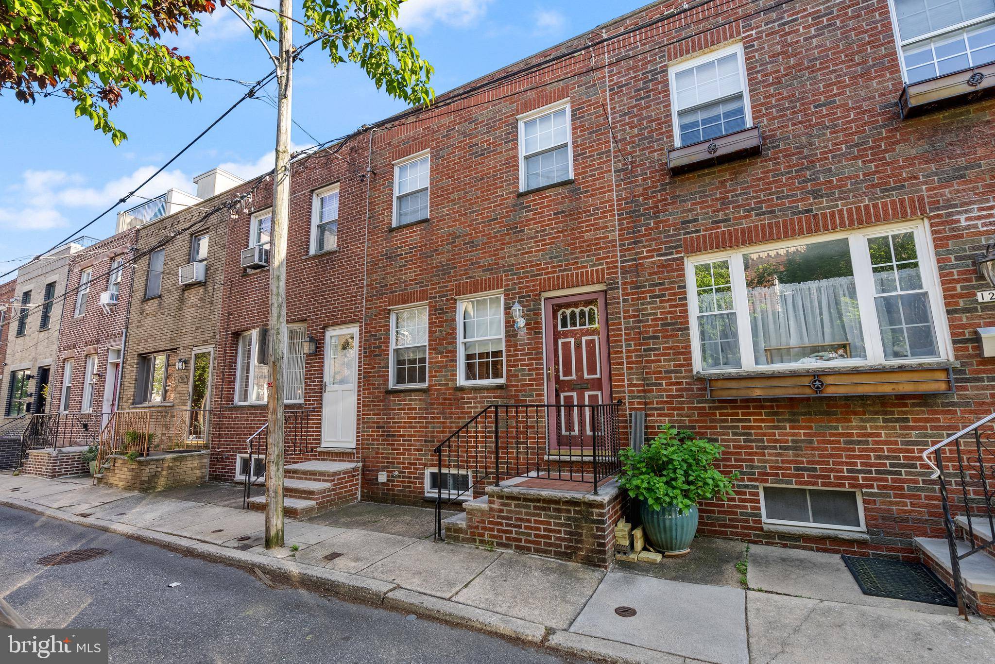 Philadelphia, PA 19147,1228 LATONA ST