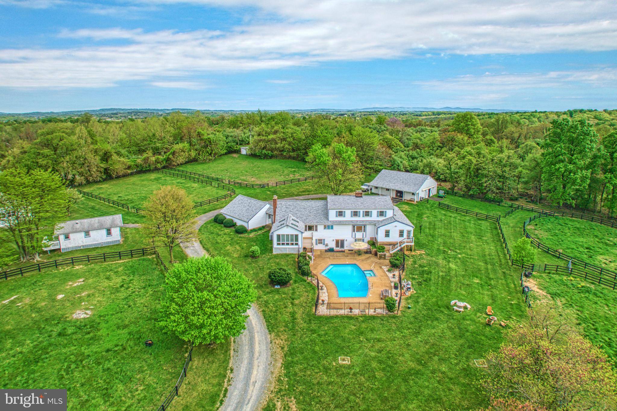 Round Hill, VA 20141,36181 FOXLORE FARM LN