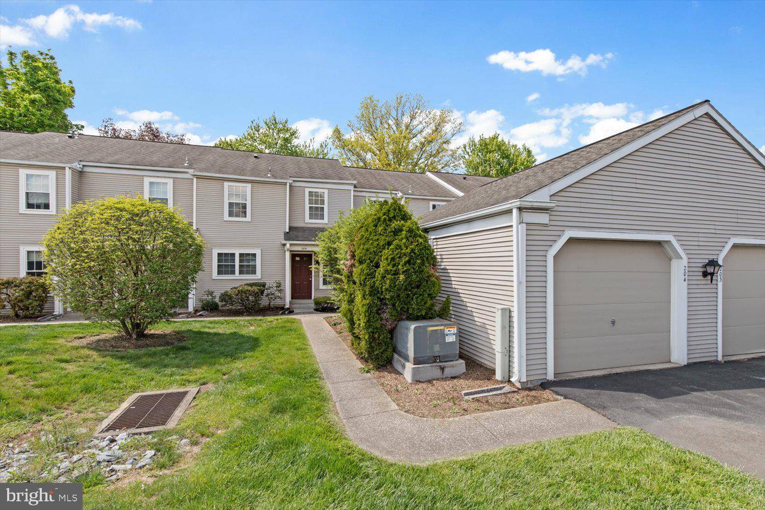 Palmyra, PA 17078,204 BARRINGTON CT