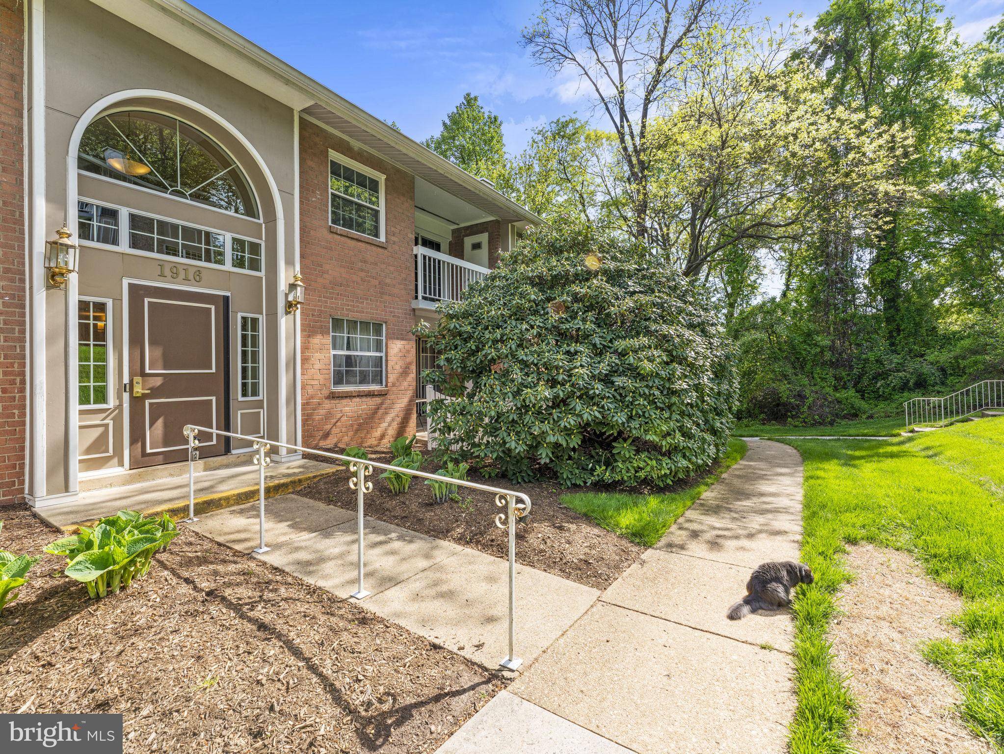 Mclean, VA 22102,1916 WILSON LN #102