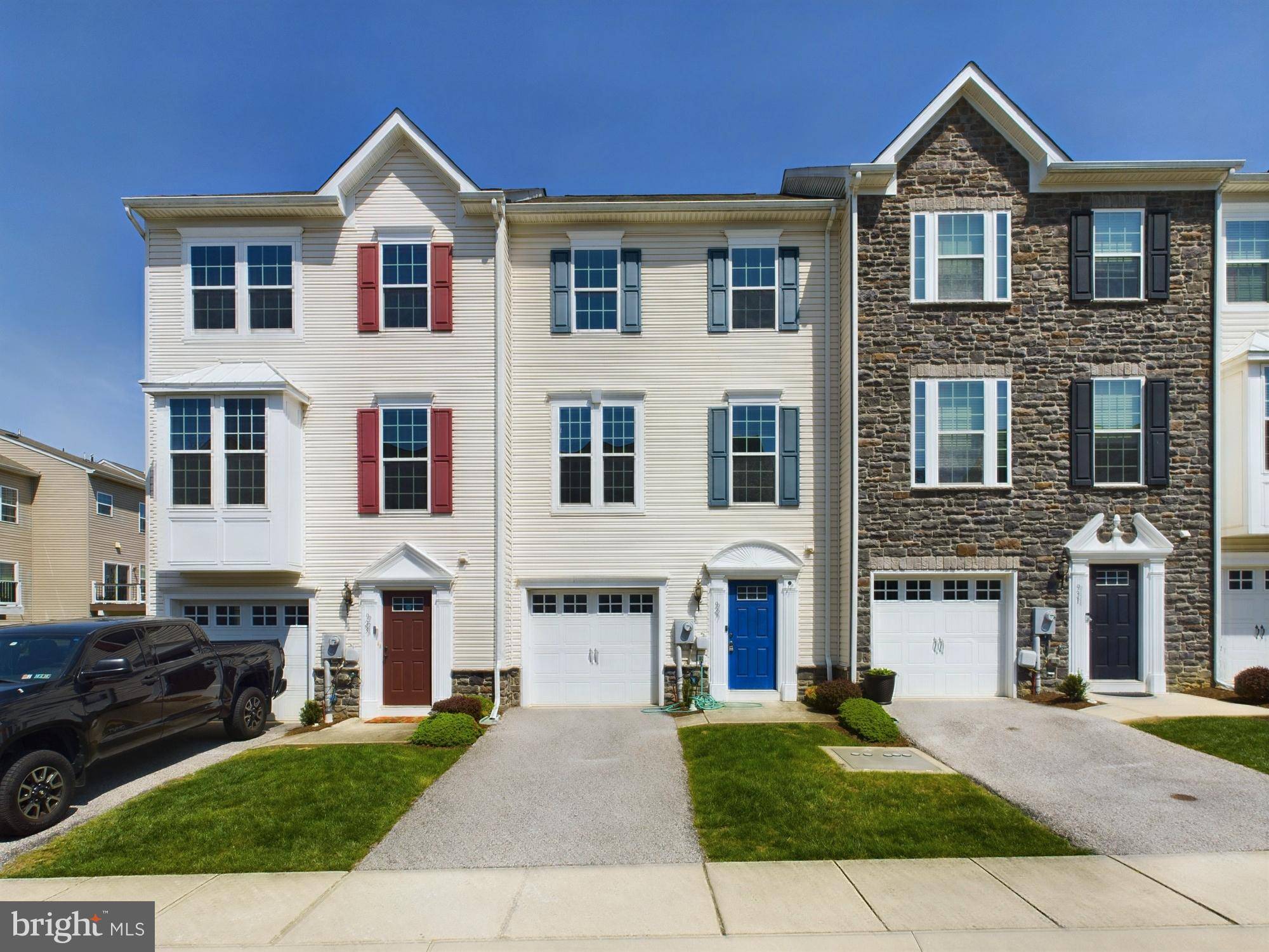 York, PA 17403,927 STONEHAVEN WAY #121