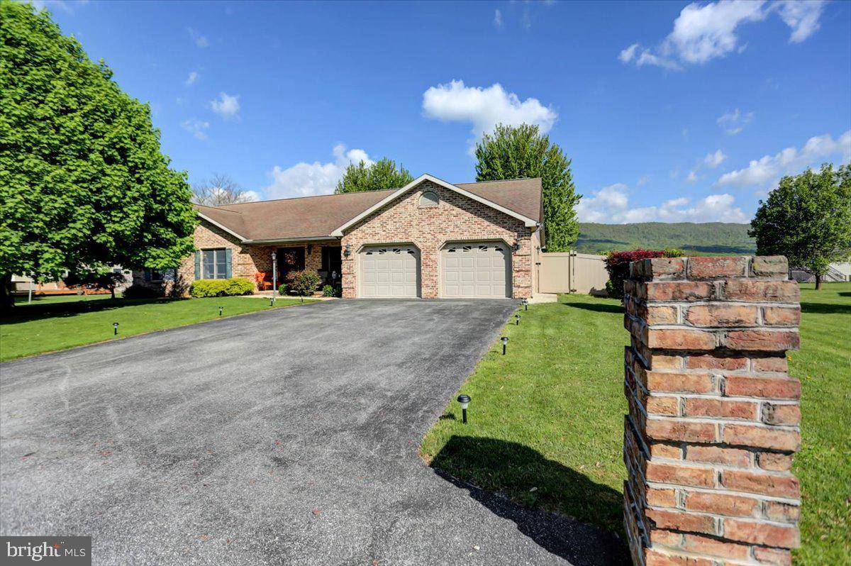 Orrstown, PA 17244,10180 BLUE JAY CIRCLE