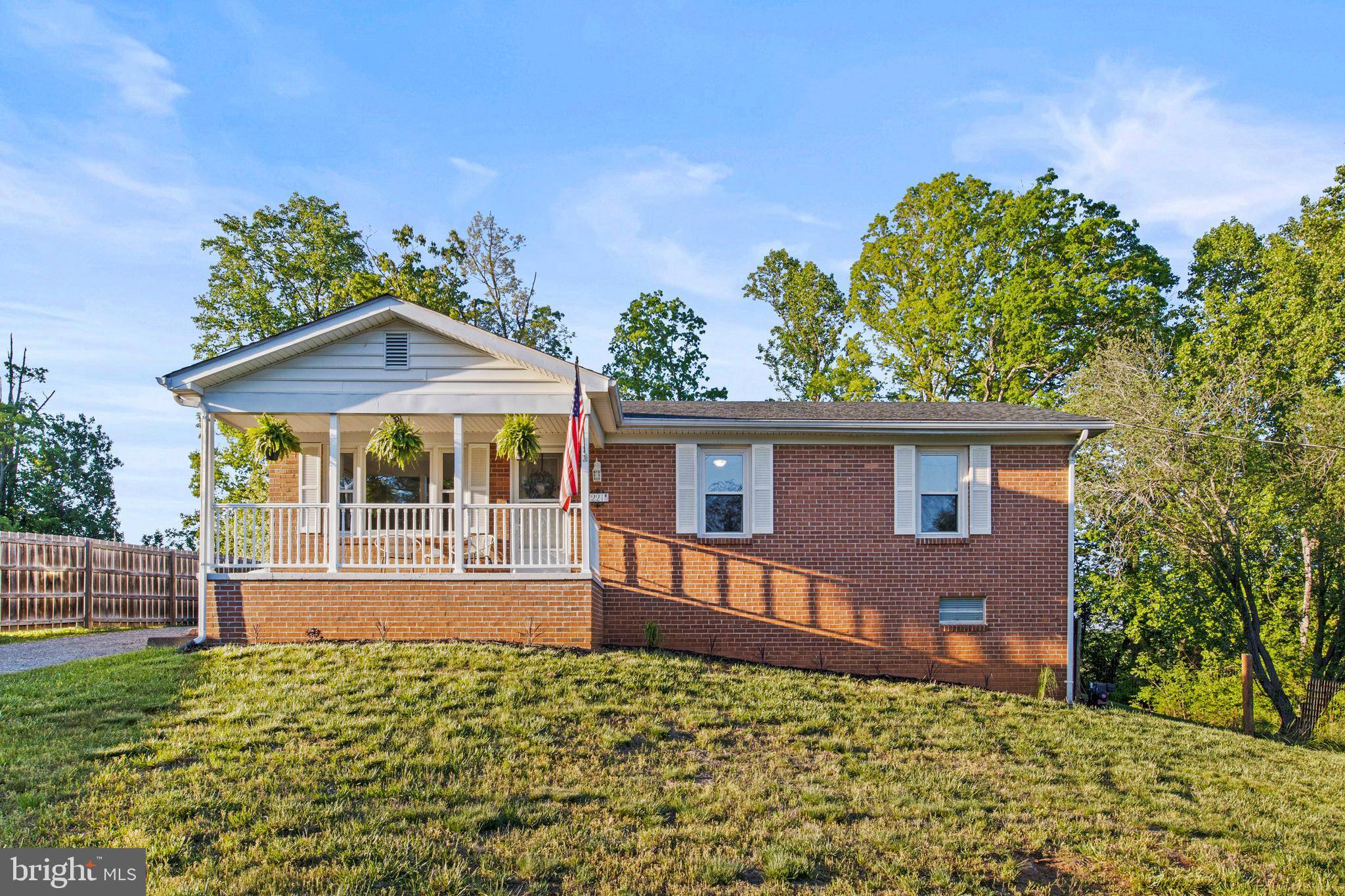 Reva, VA 22735,7221 OAK DR