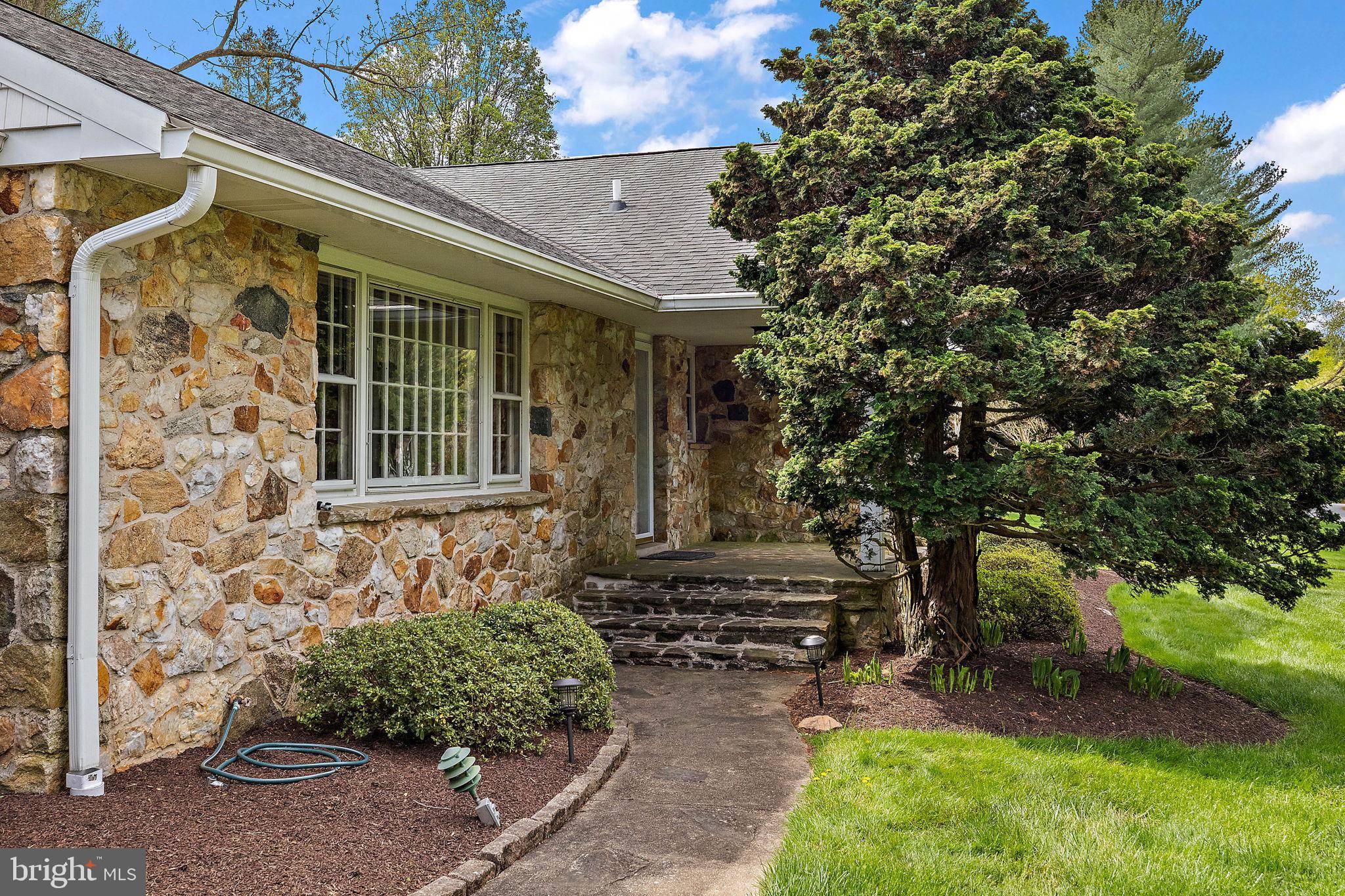 Kennett Square, PA 19348,810 FAIRTHORNE DR