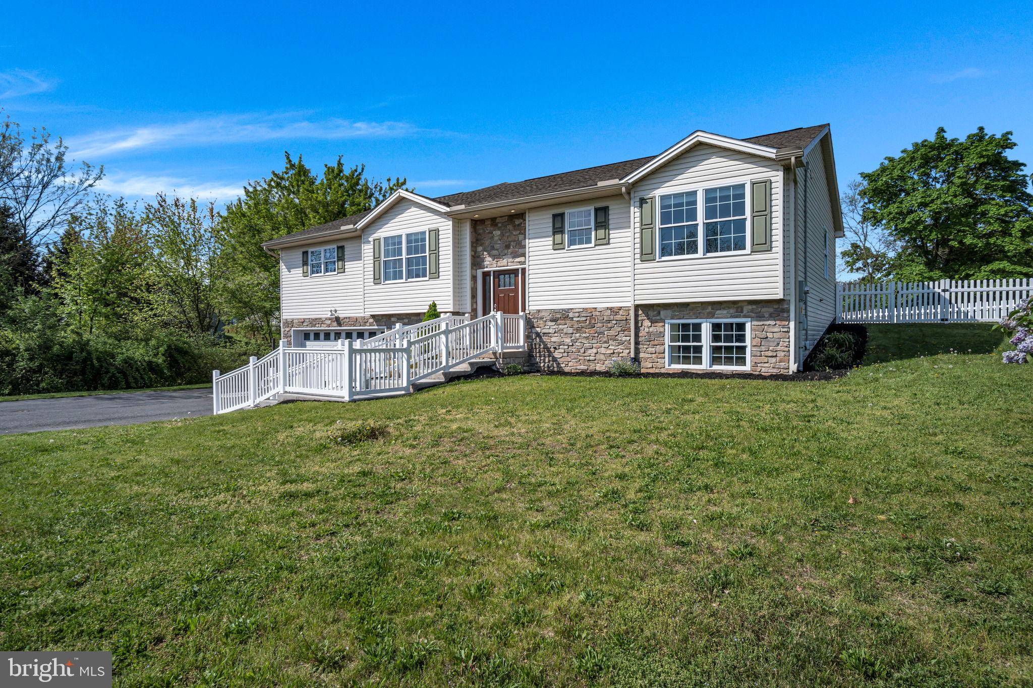 Newville, PA 17241,54 SIR WILLIAM DR