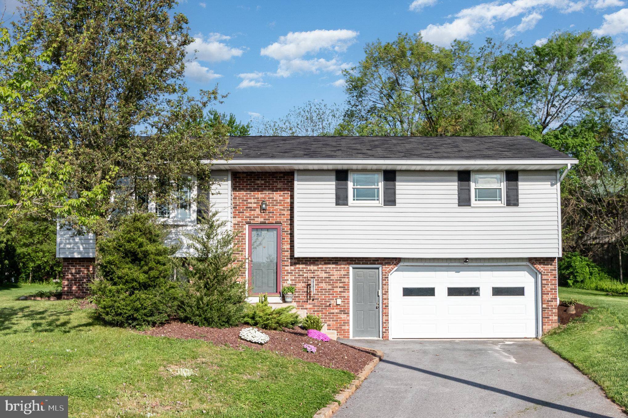 Elizabethtown, PA 17022,32 DOGWOOD CIR