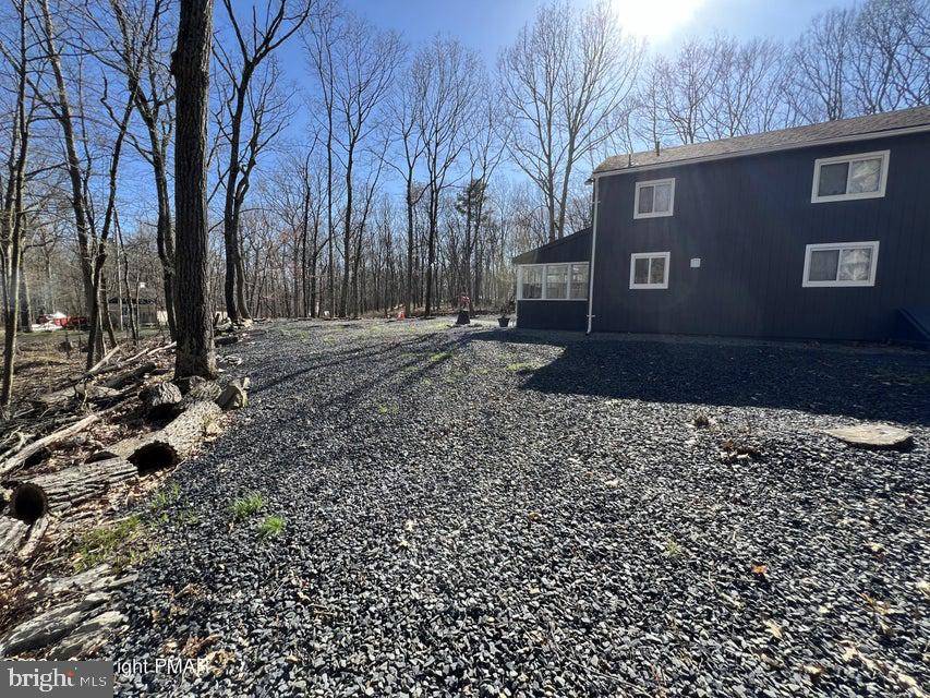 Bushkill, PA 18324,155 SPARROW LOOP