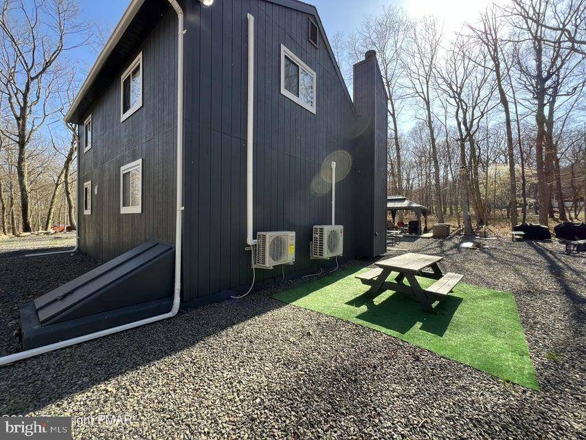 Bushkill, PA 18324,155 SPARROW LOOP