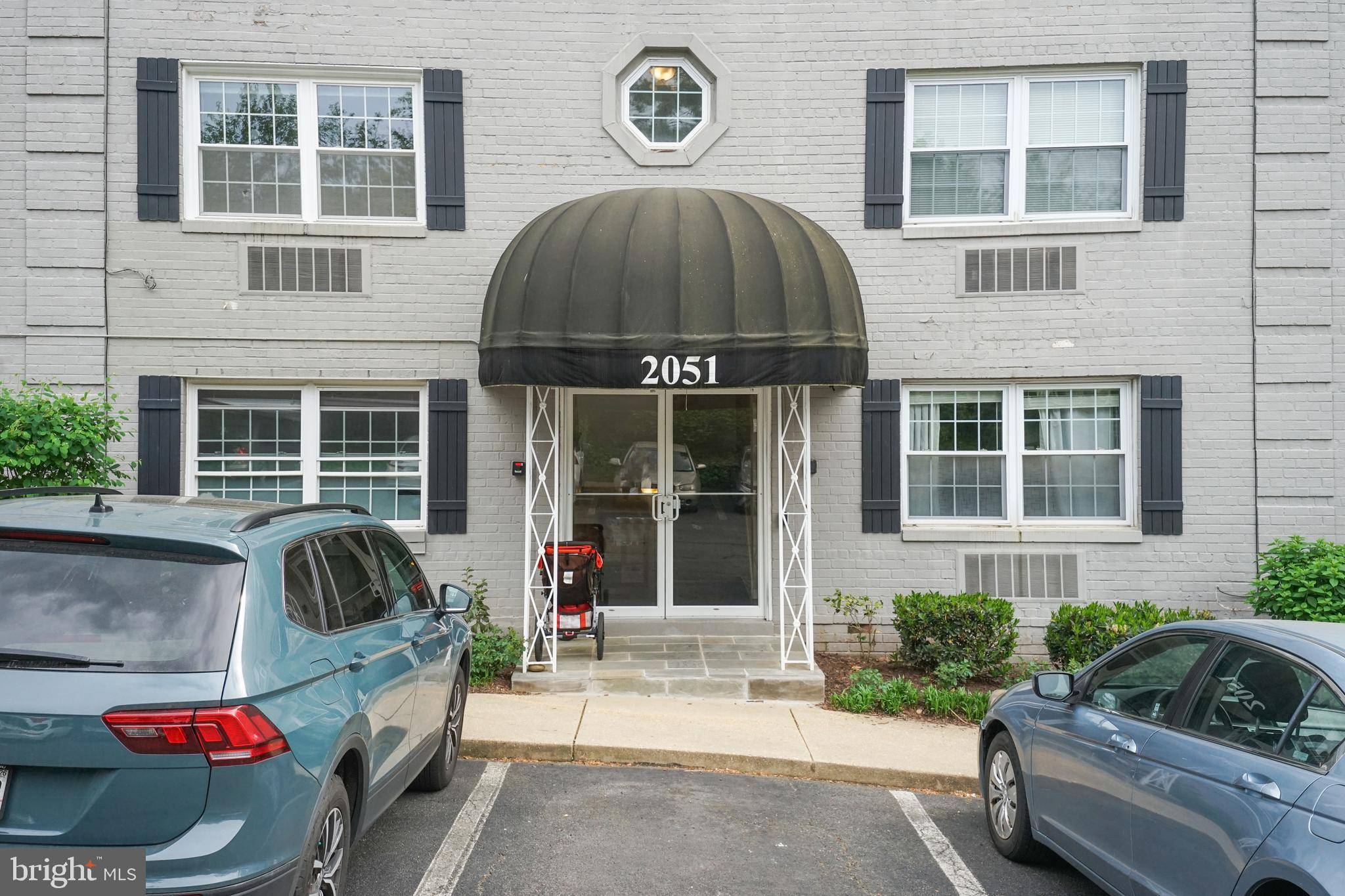 Arlington, VA 22207,2051 N WOODSTOCK ST #201