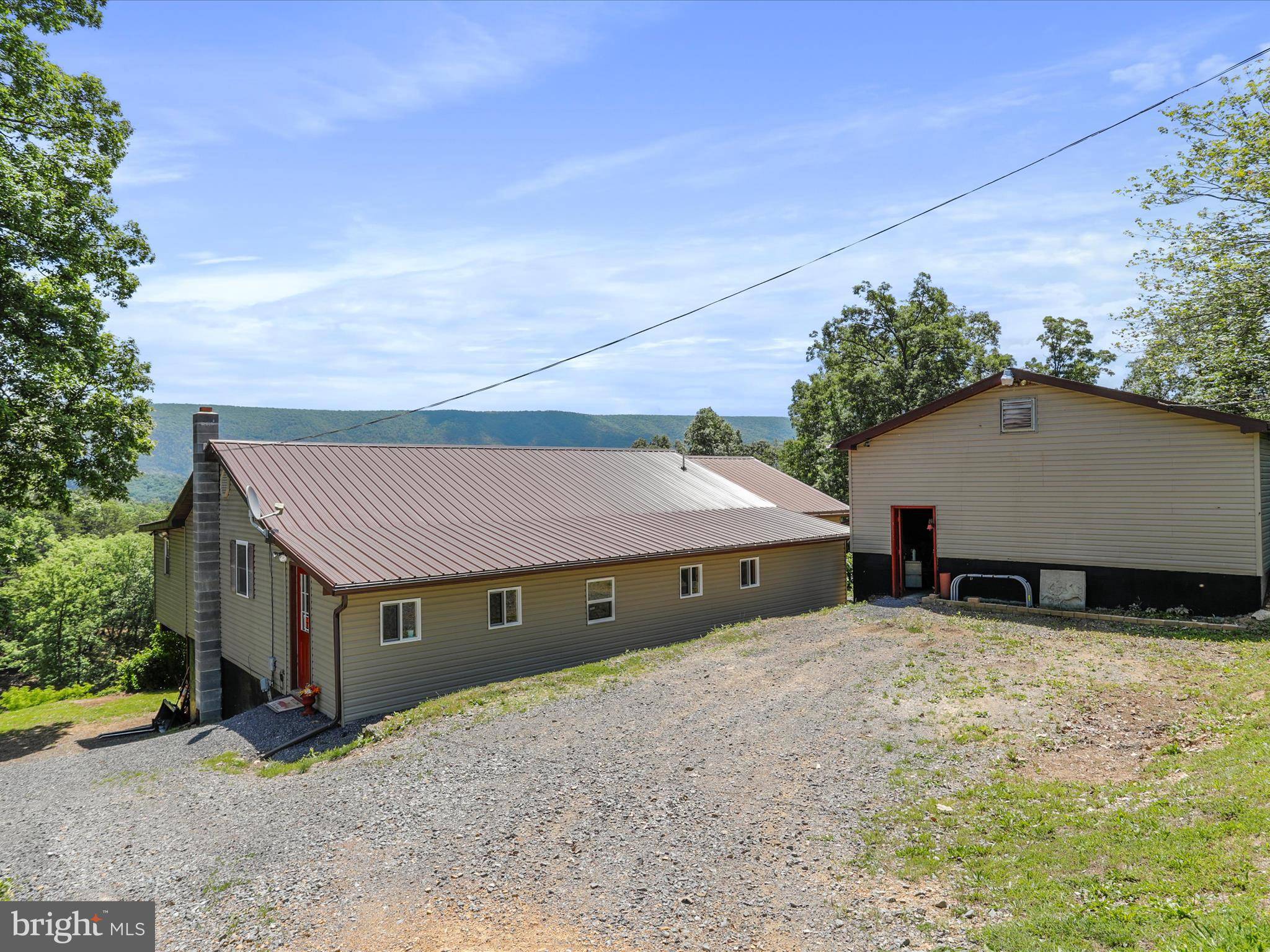 Great Cacapon, WV 25422,1309 BEARS LOPE LN