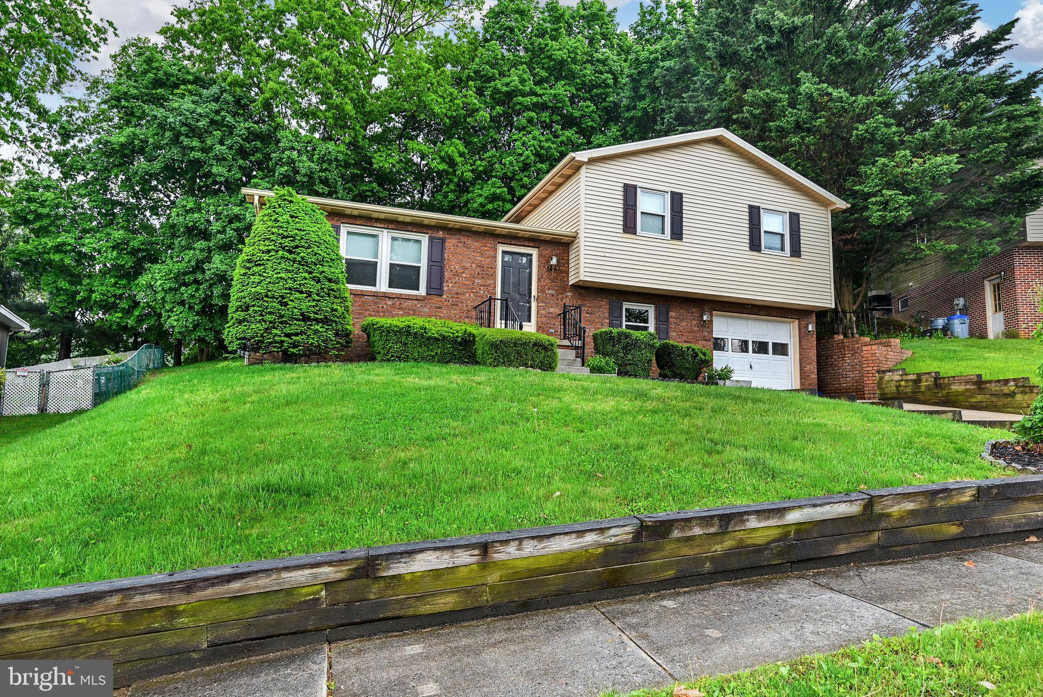 Hanover, PA 17331,17 MEADOWVIEW DR