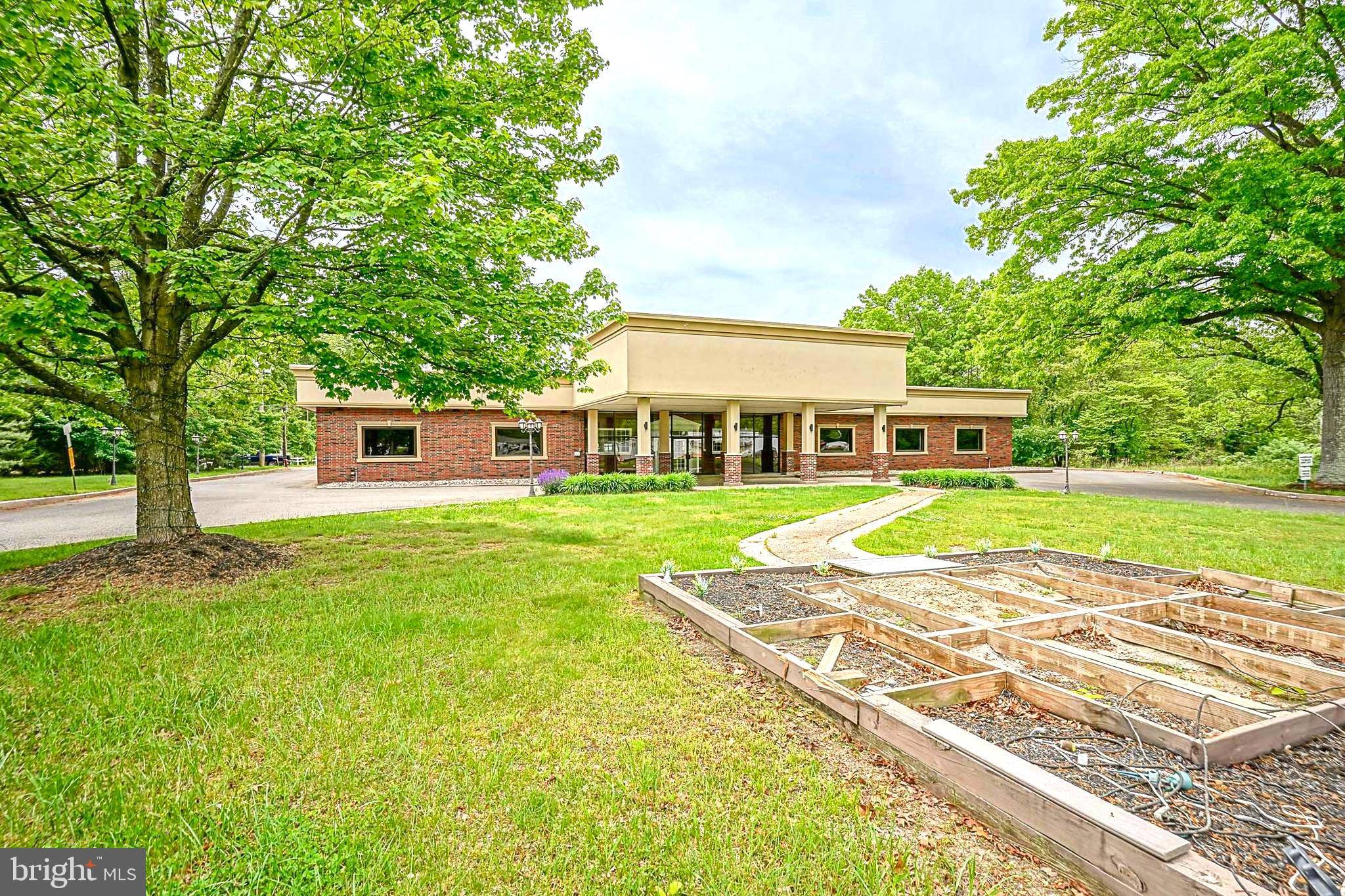 Williamstown, NJ 08094,1351 N BLACK HORSE PK