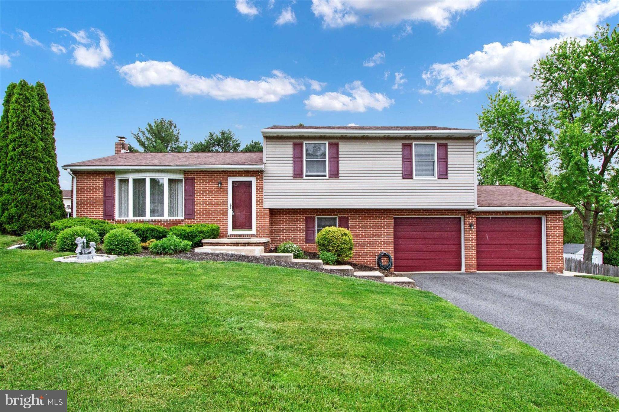 Dallastown, PA 17313,449 DARTHA DR