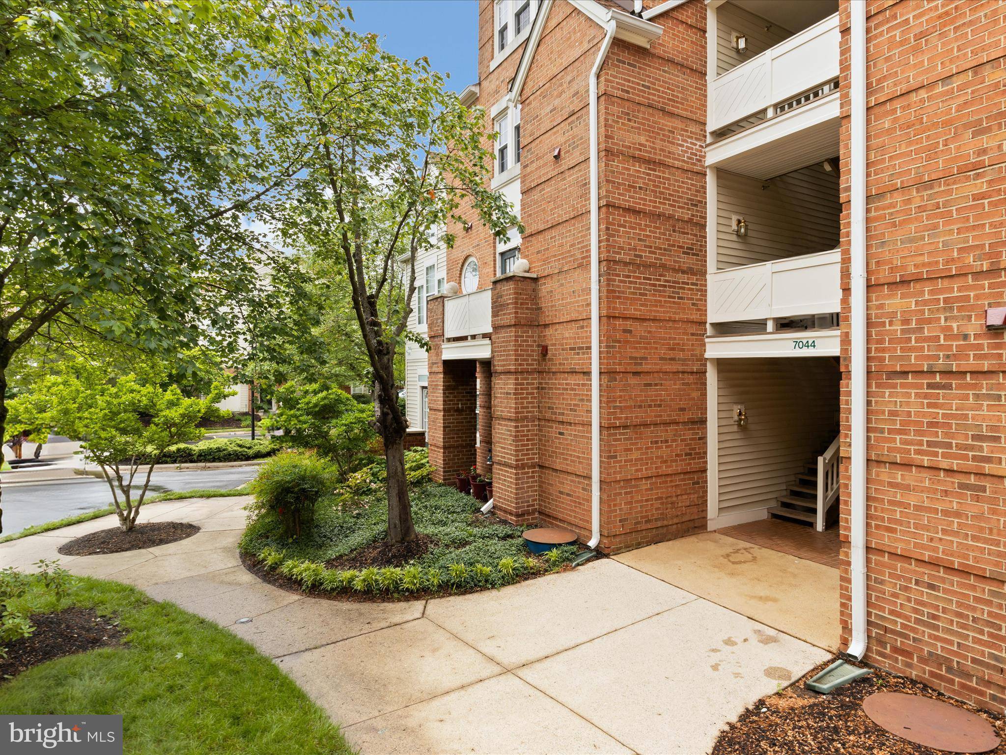 Alexandria, VA 22315,7044 ELLINGHAM CIR #E