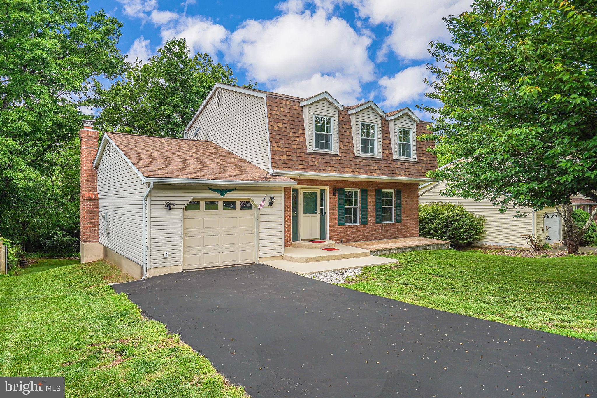 Manassas, VA 20110,8748 COUNTRY LN