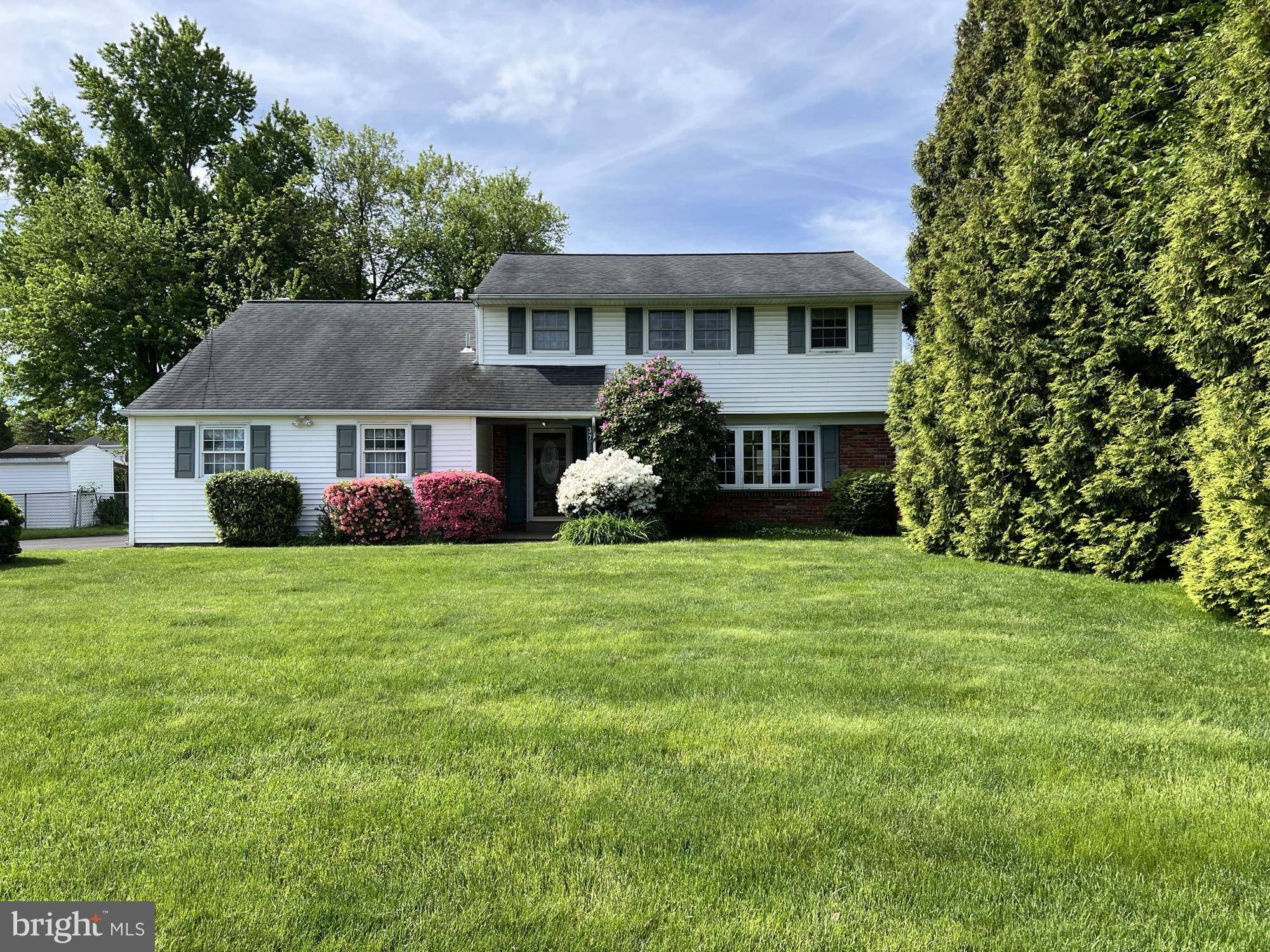 Hatboro, PA 19040,37 LATCHSTRING LN