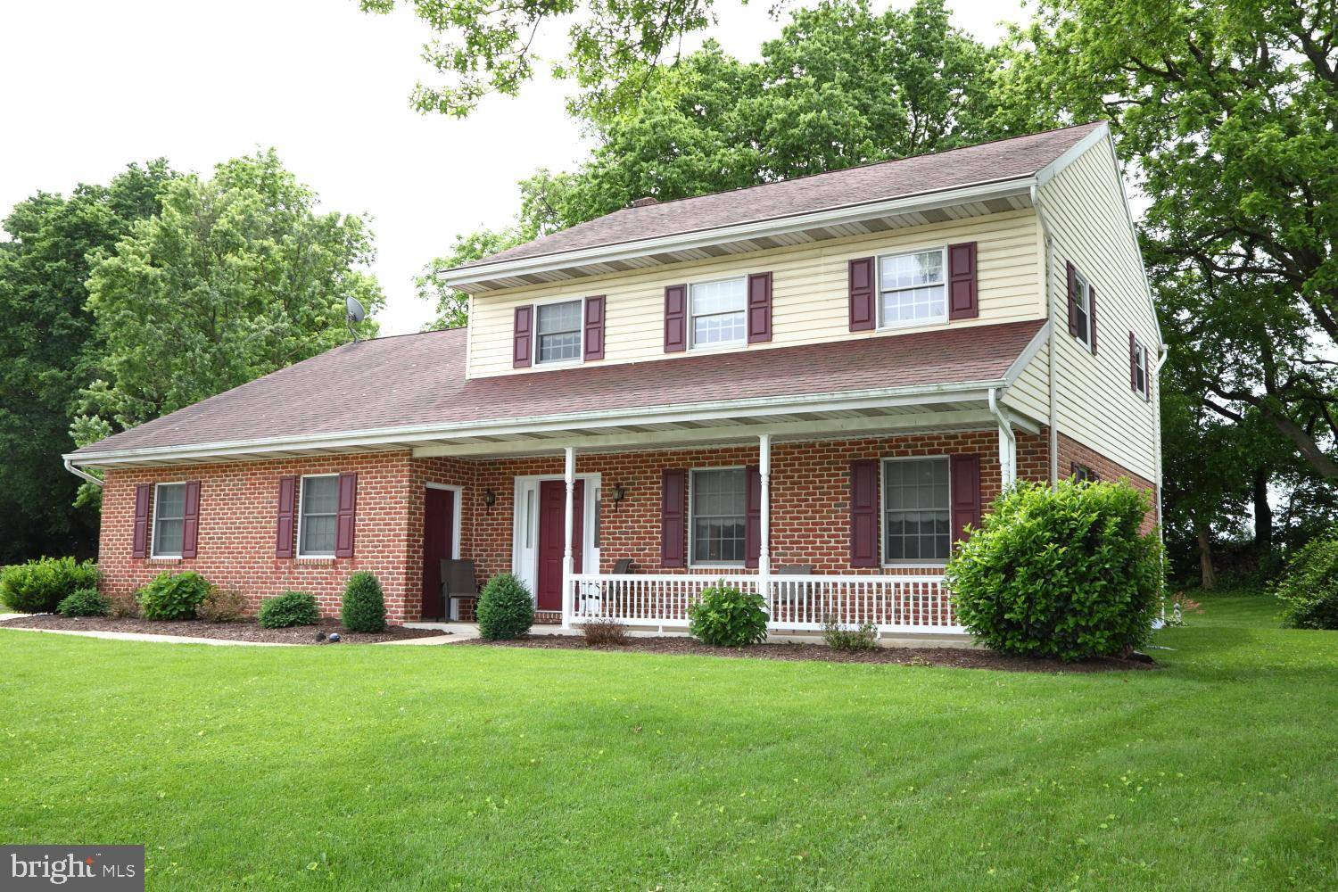 Mount Joy, PA 17552,323 LOCUST LN